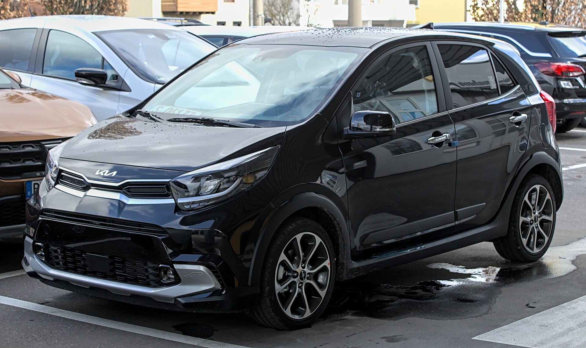 Kia Picanto X-Line, front three-quarter view