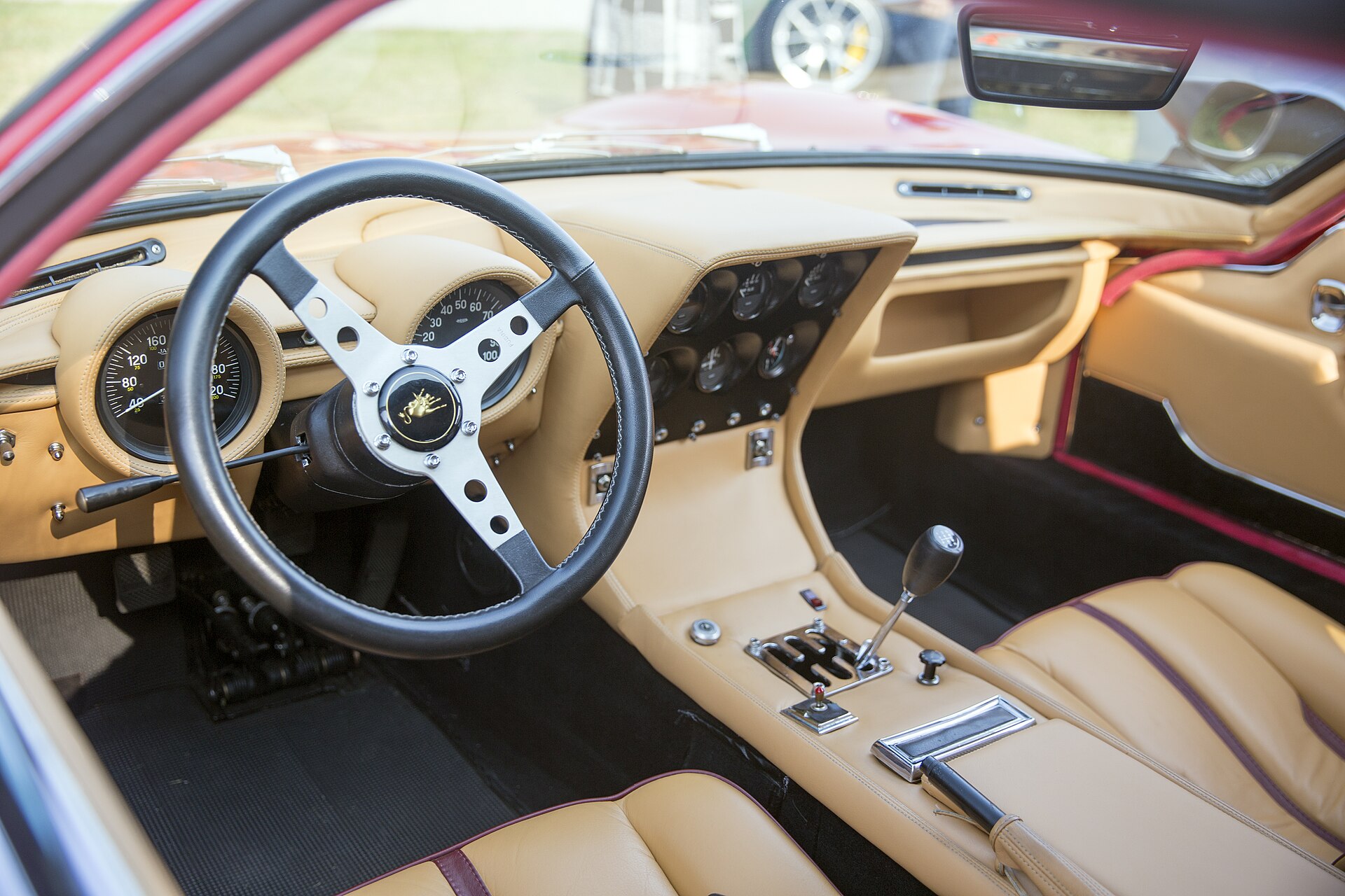 Lamborghini Miura P400 S interior and dashboard