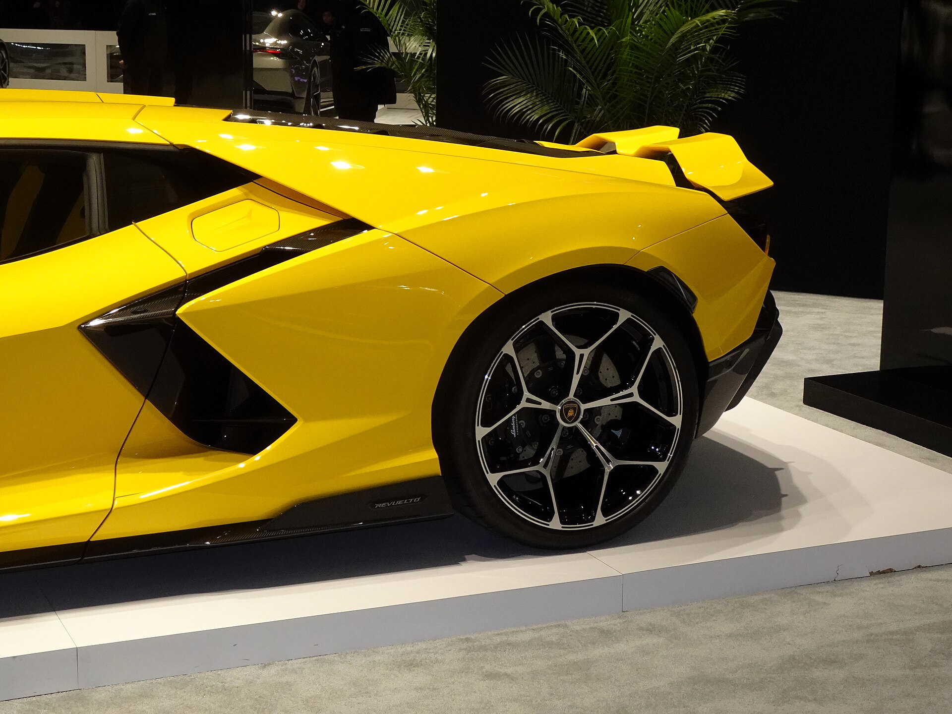 Lamborghini Revuelto