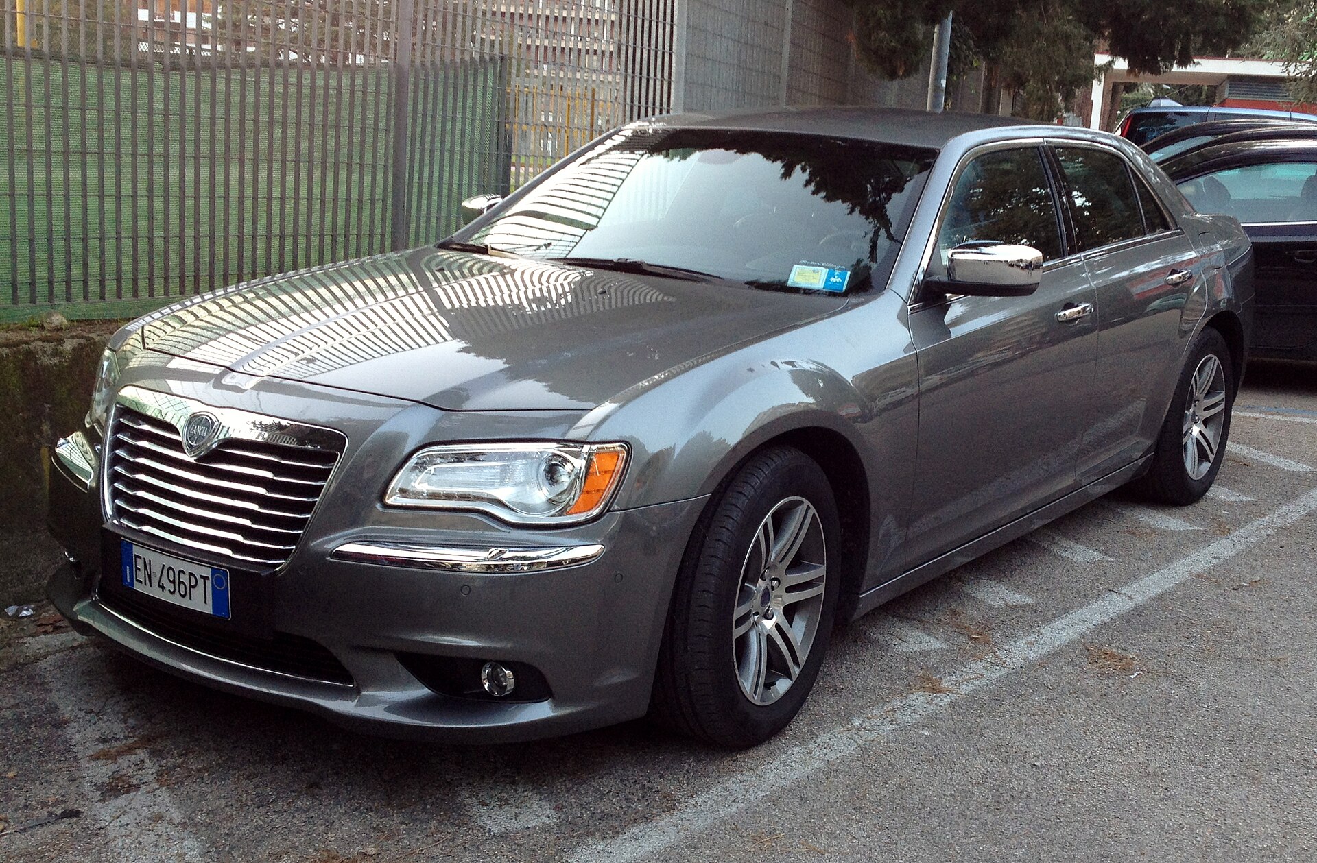 Lancia Thema of 2012, front three-quarter view