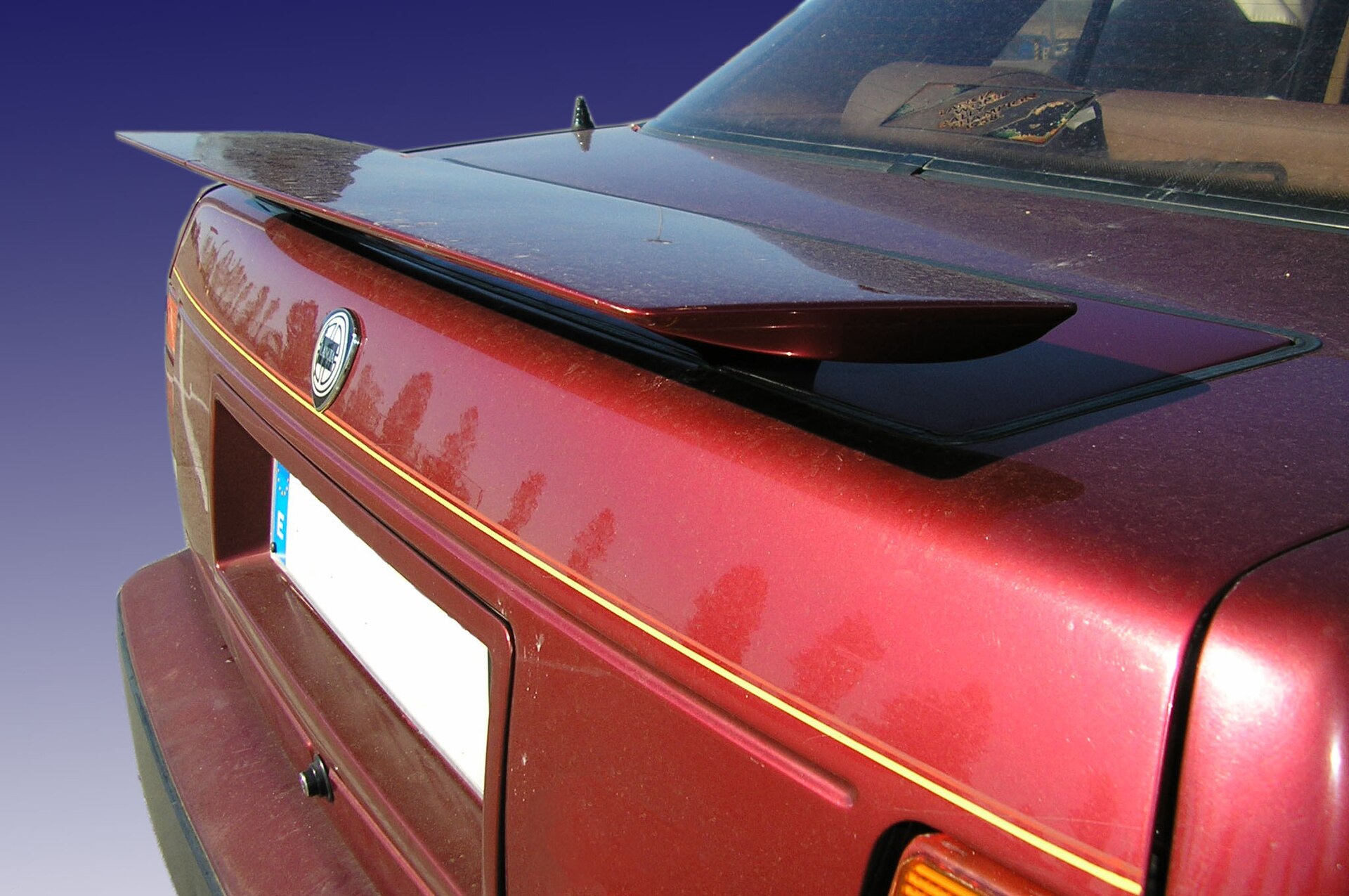 Lancia Thema 8.32 rear spoiler raised