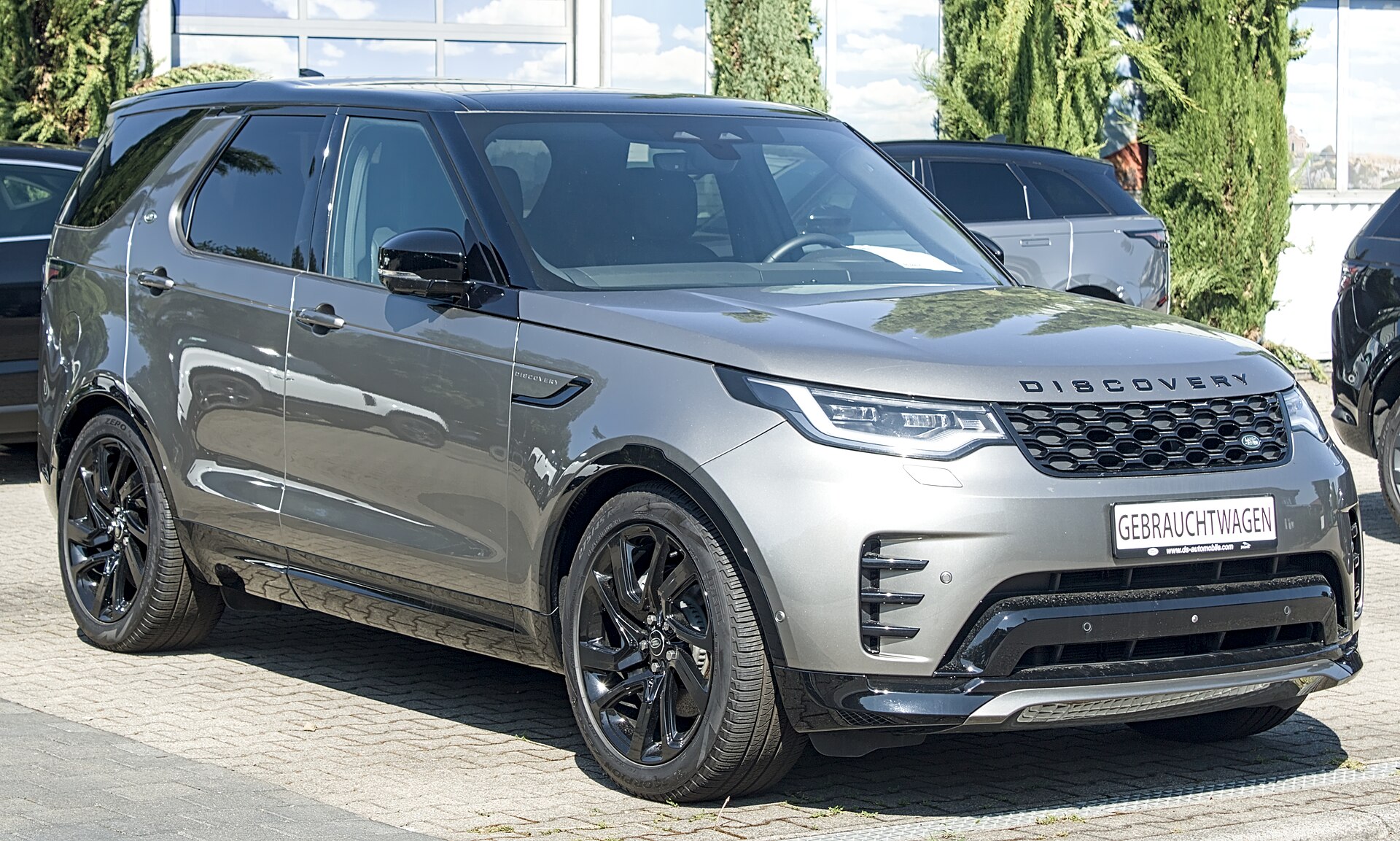 Facelifted Land Rover Discovery 5, exterior view