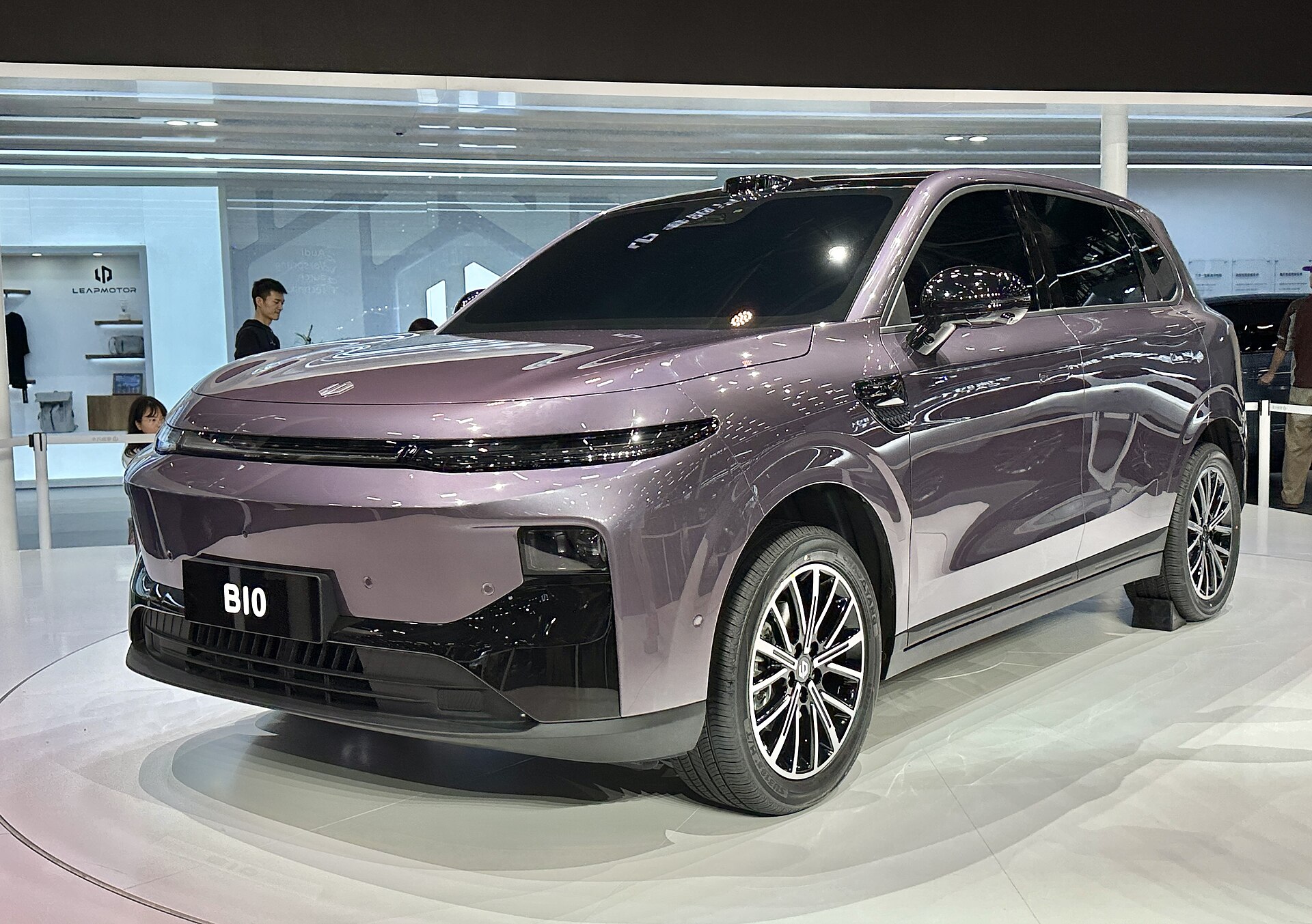 Leapmotor B10 SUV, front three-quarter view
