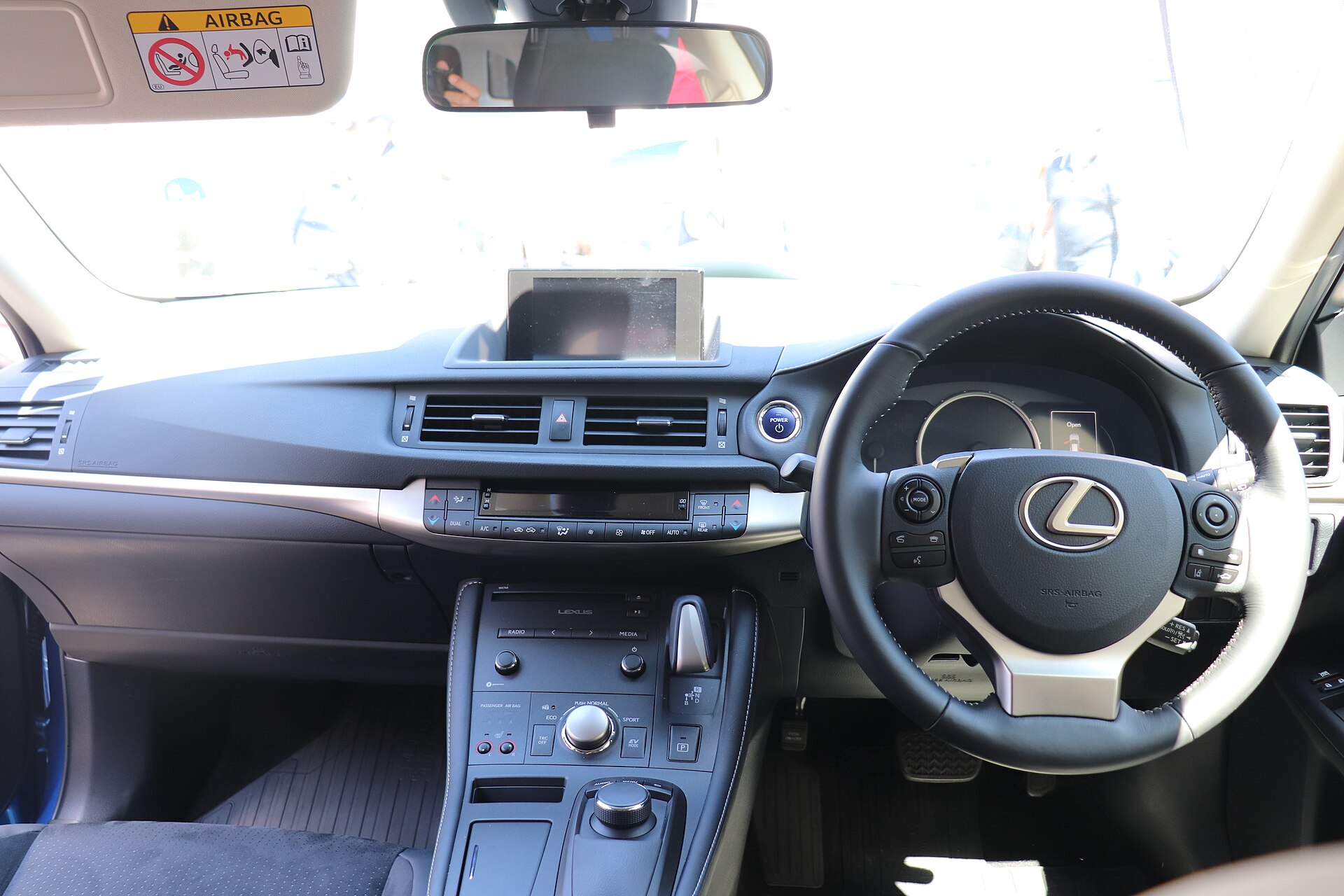 Lexus CT 200h interior and dashboard
