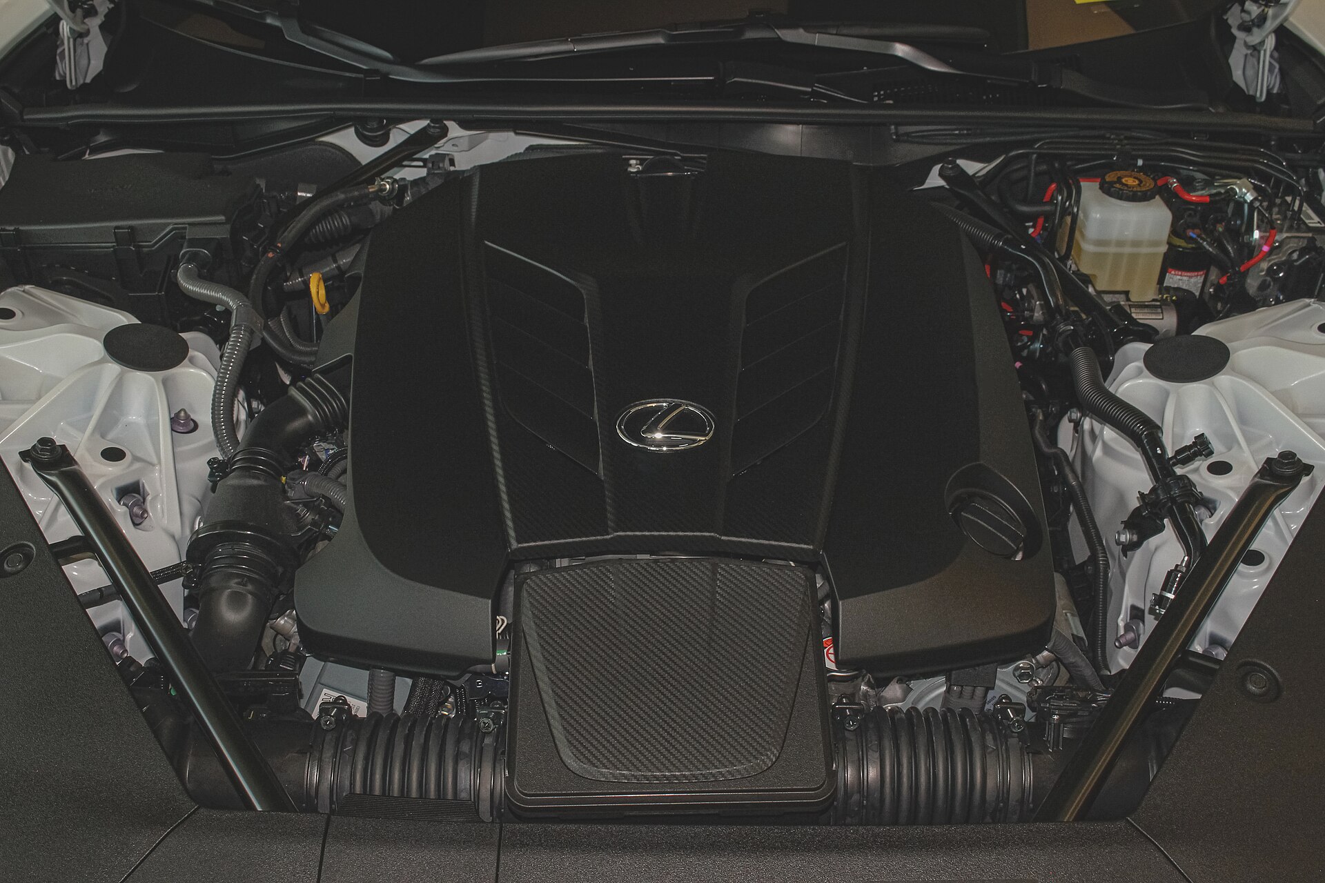 Lexus 2UR-GSE V8 engine in the LC 500