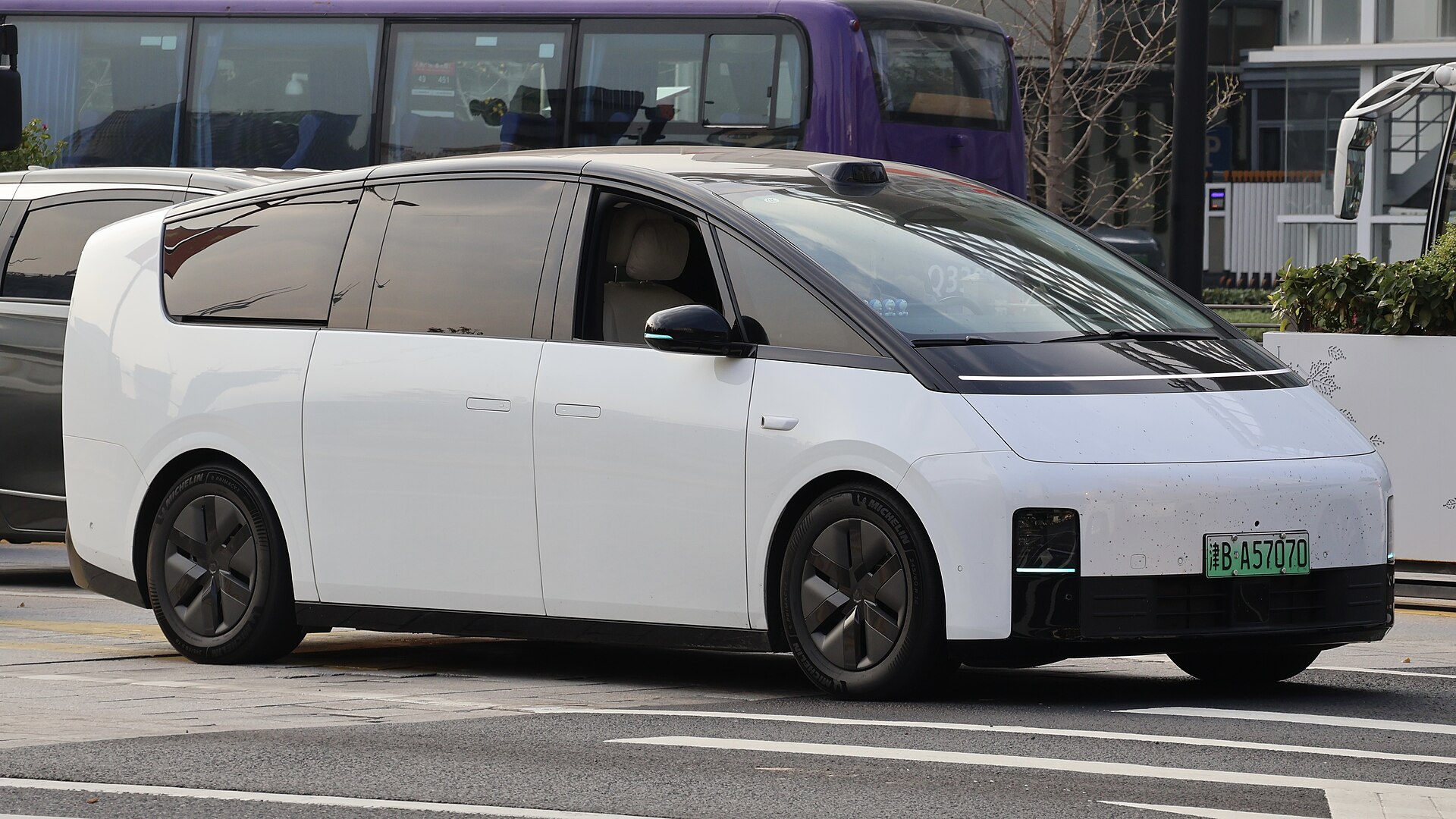 Li Mega electric MPV on a street in Shanghai