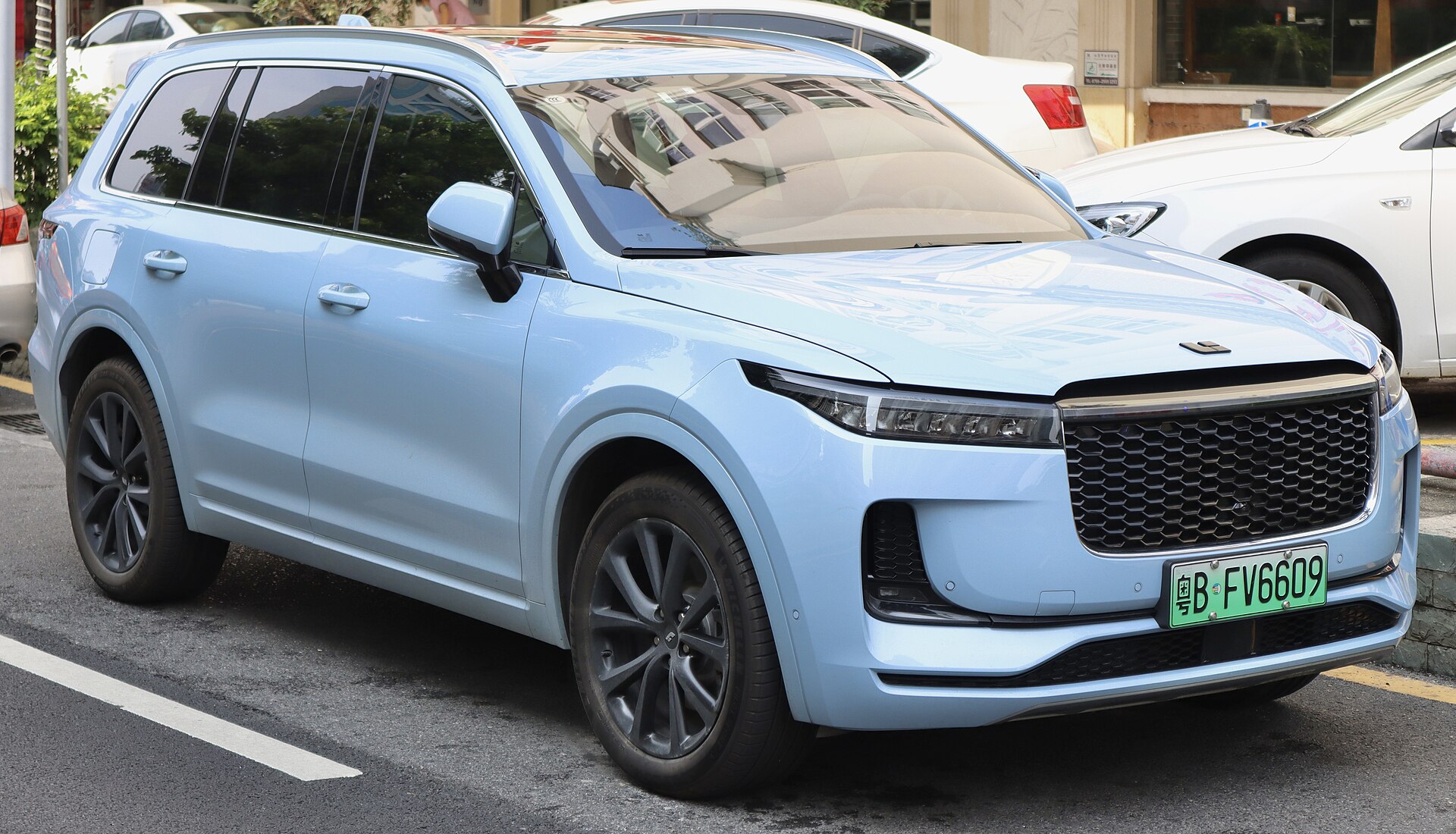 Li One SUV, front three-quarter view