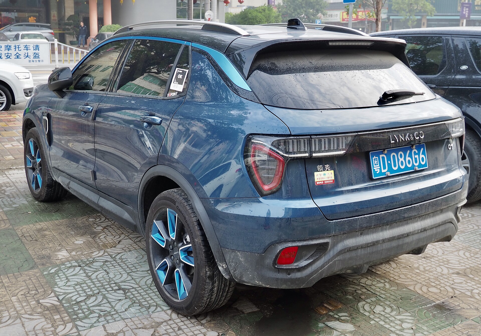 Lynk & Co 01 of 2017, rear three-quarter view