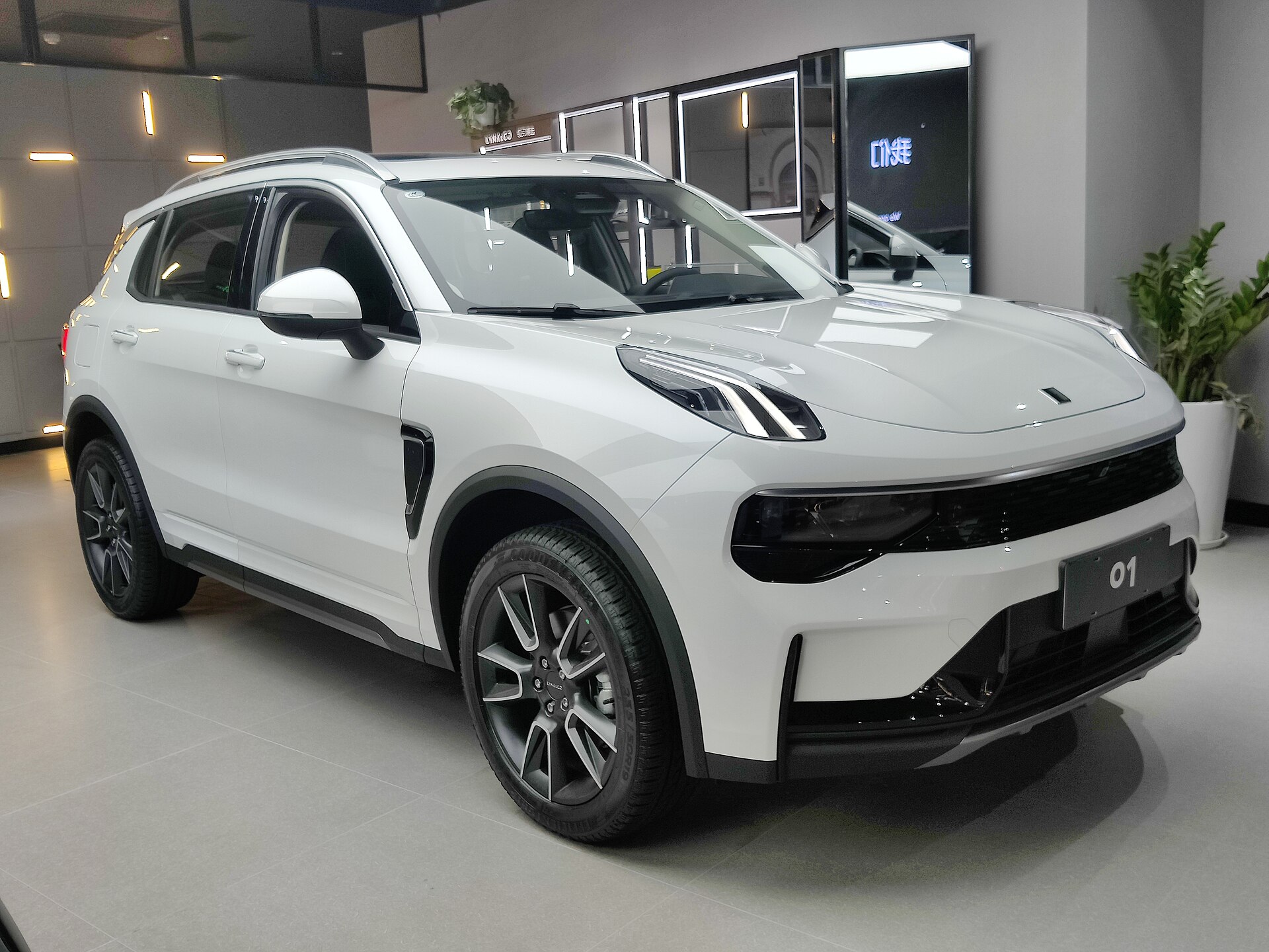 Facelifted Lynk & Co 01, exterior view
