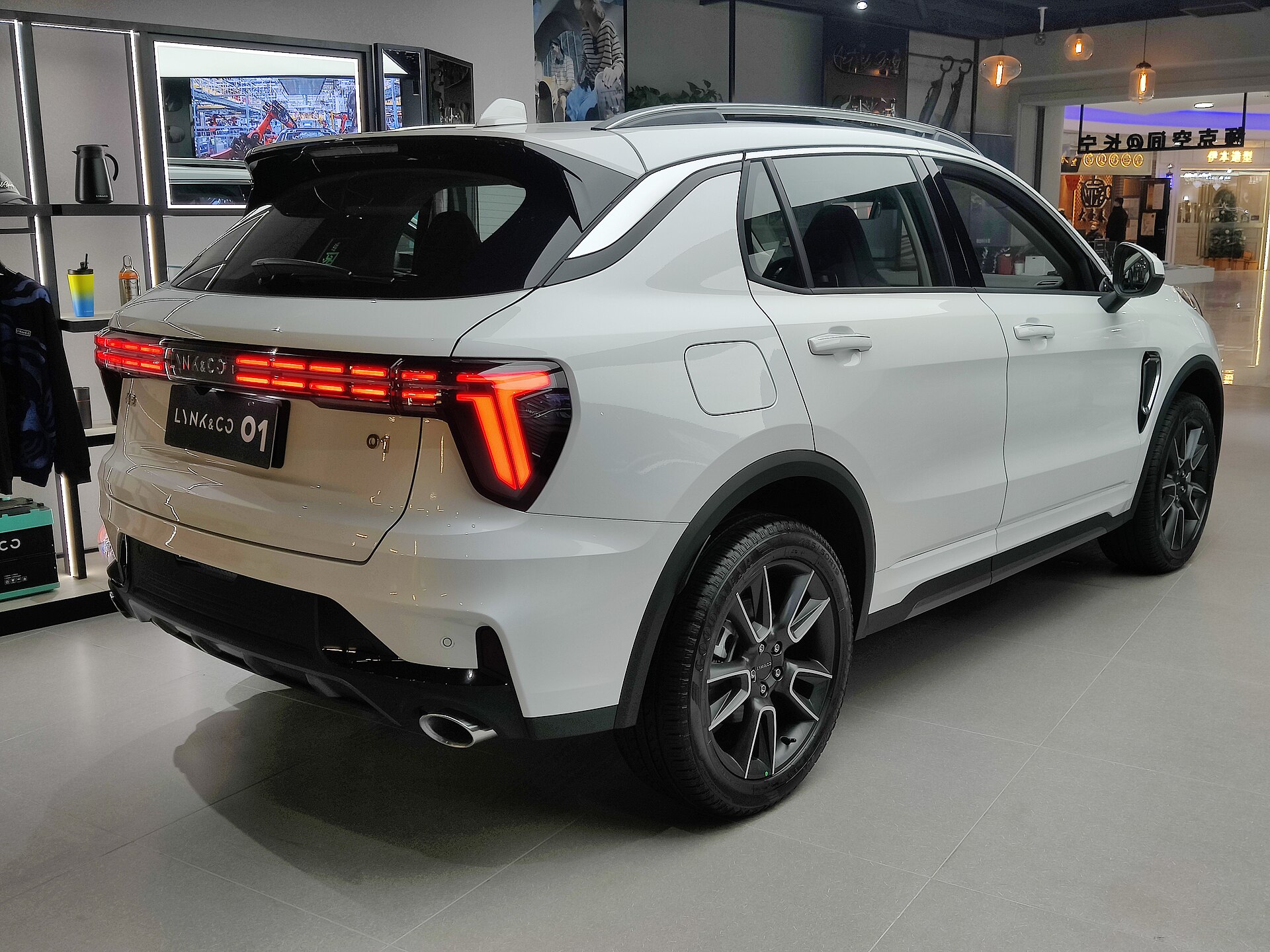 Facelifted Lynk & Co 01, rear view