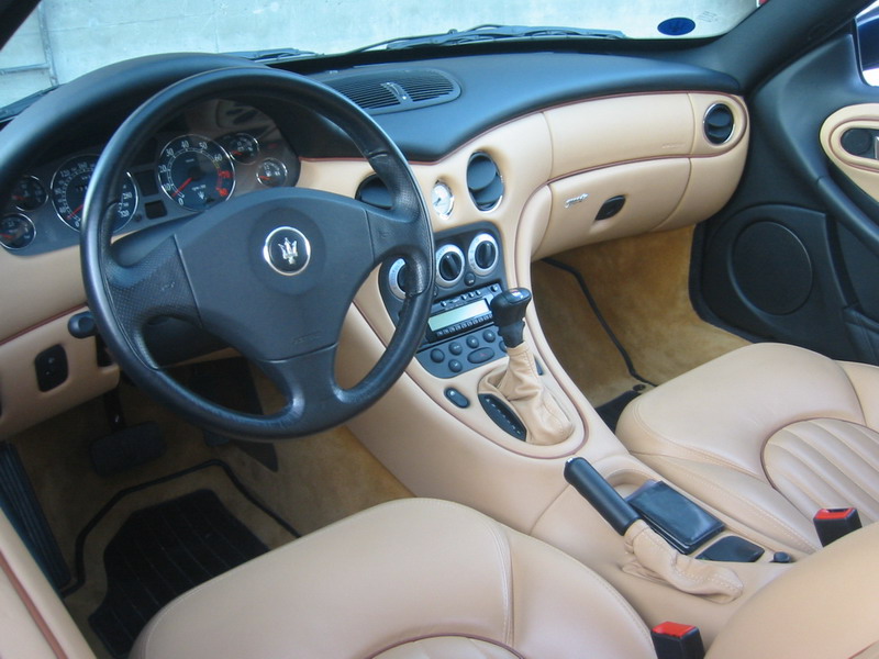 Maserati 3200 GT interior and dashboard