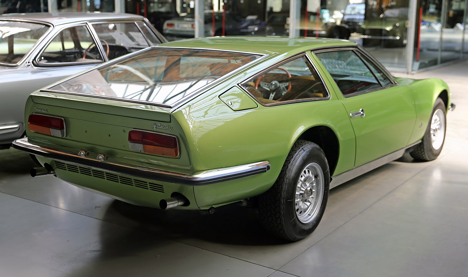 Maserati Indy 4200 rear three-quarter view