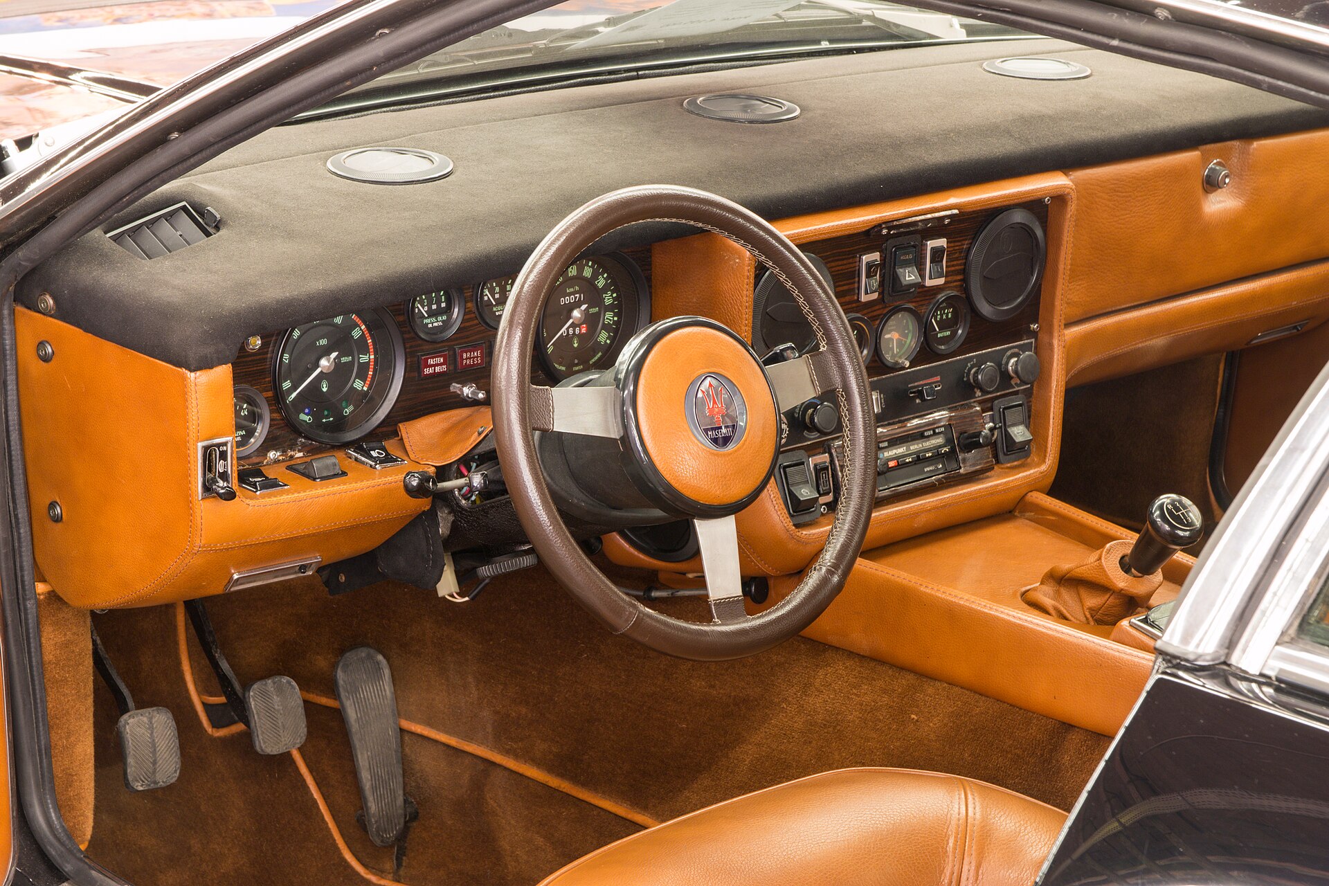 Maserati Khamsin rear view with glass tail panel