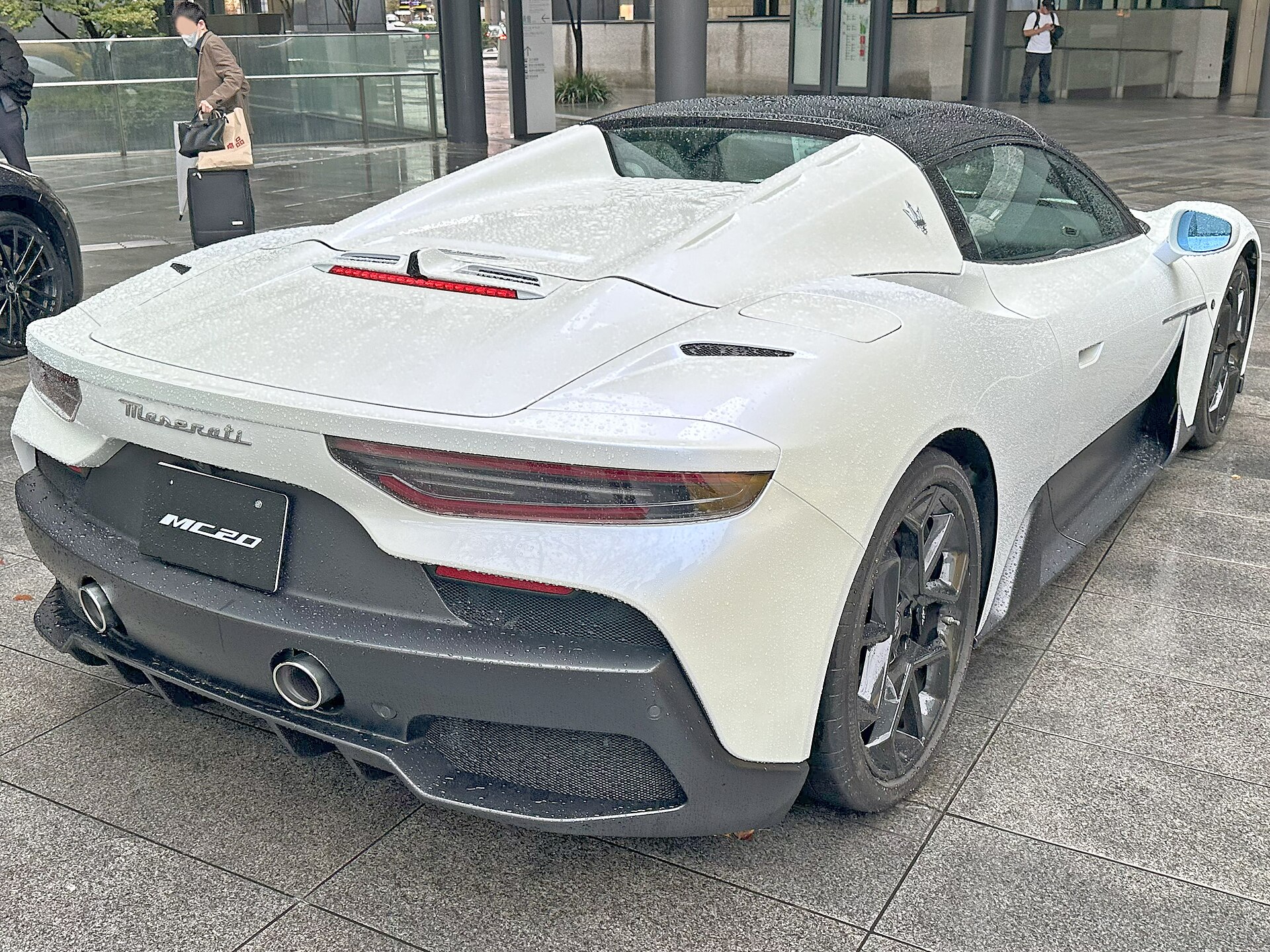 Maserati MC20 Cielo rear view