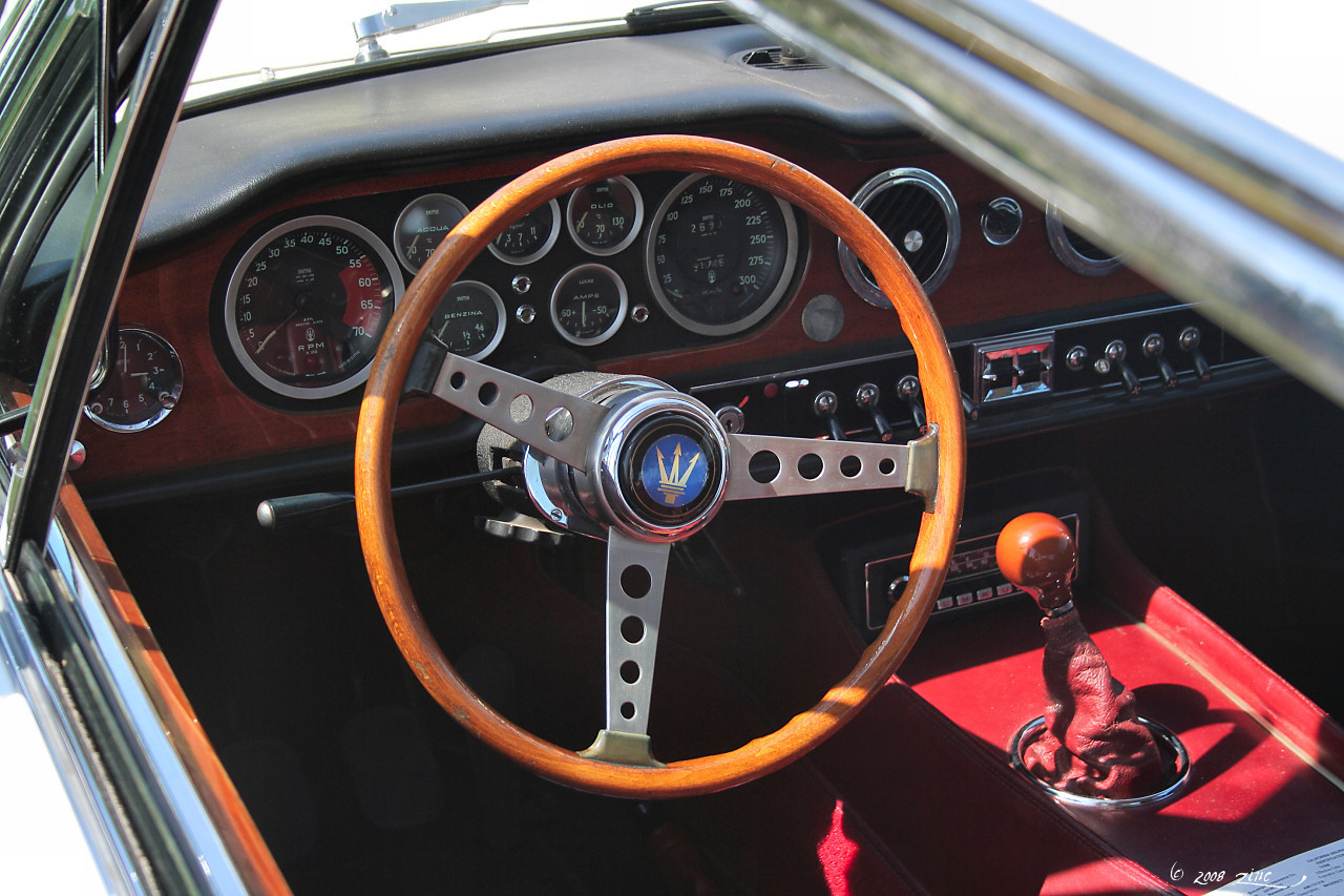 Maserati Mexico interior with wooden dashboard