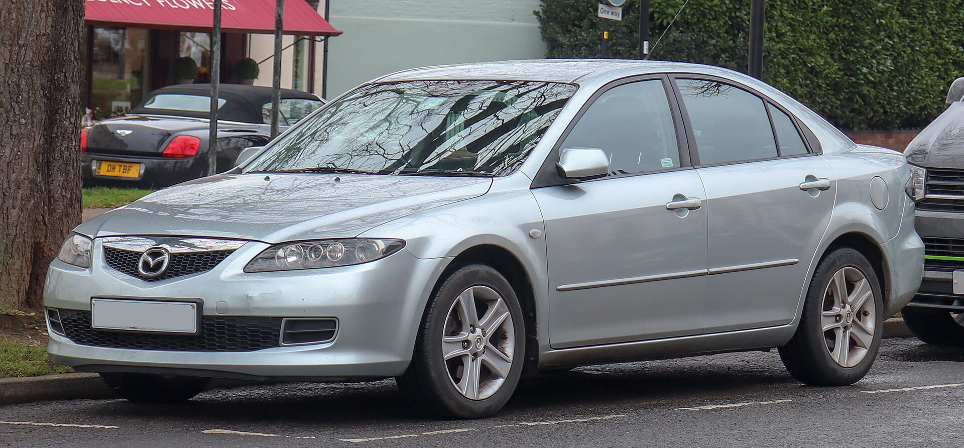 Mazda6 GG saloon, front three-quarter view