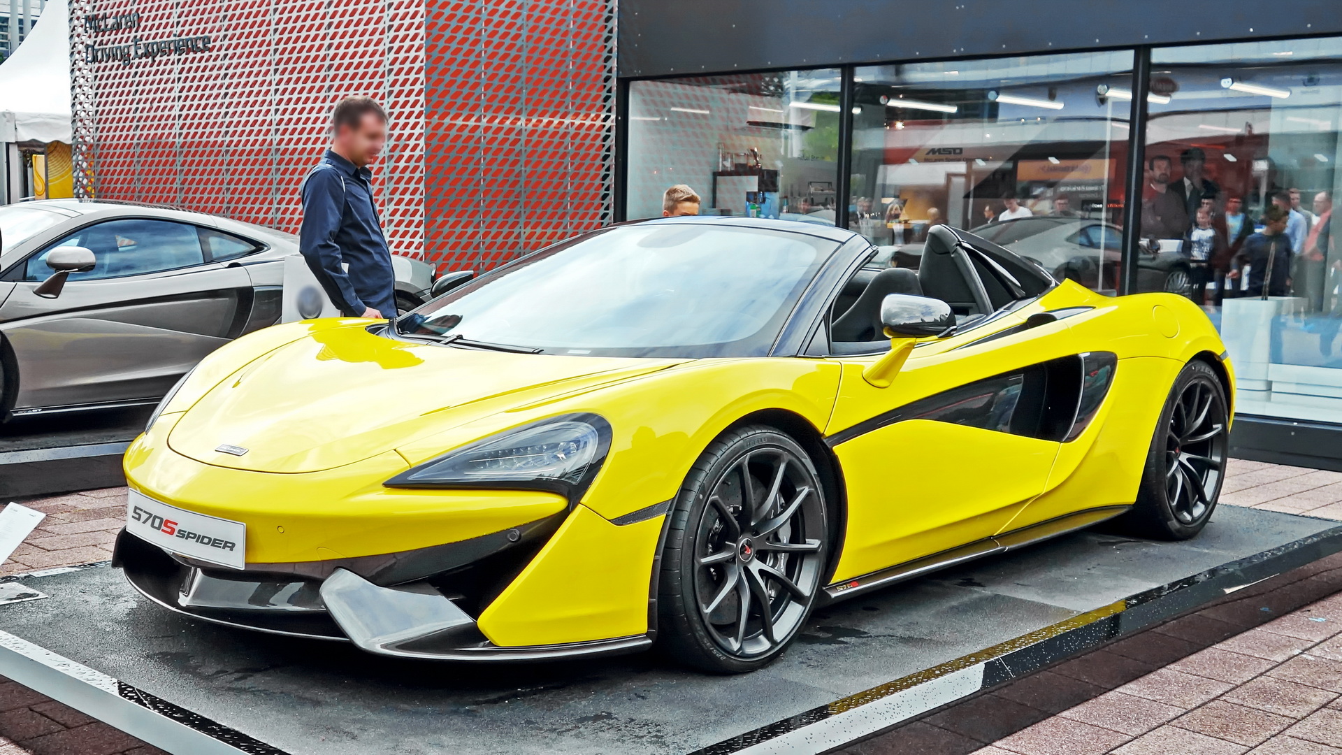 McLaren 570S Spider front three-quarter view