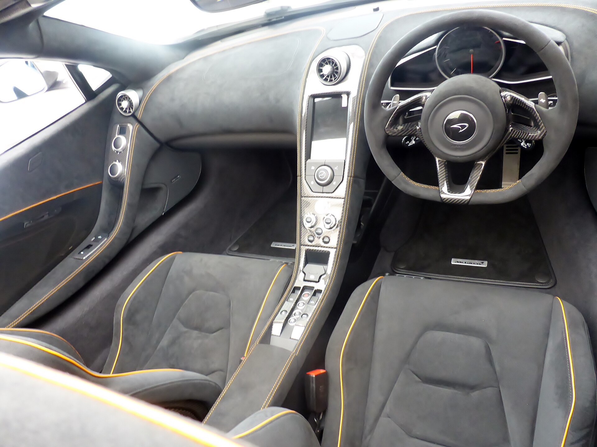 McLaren 650S Spider interior