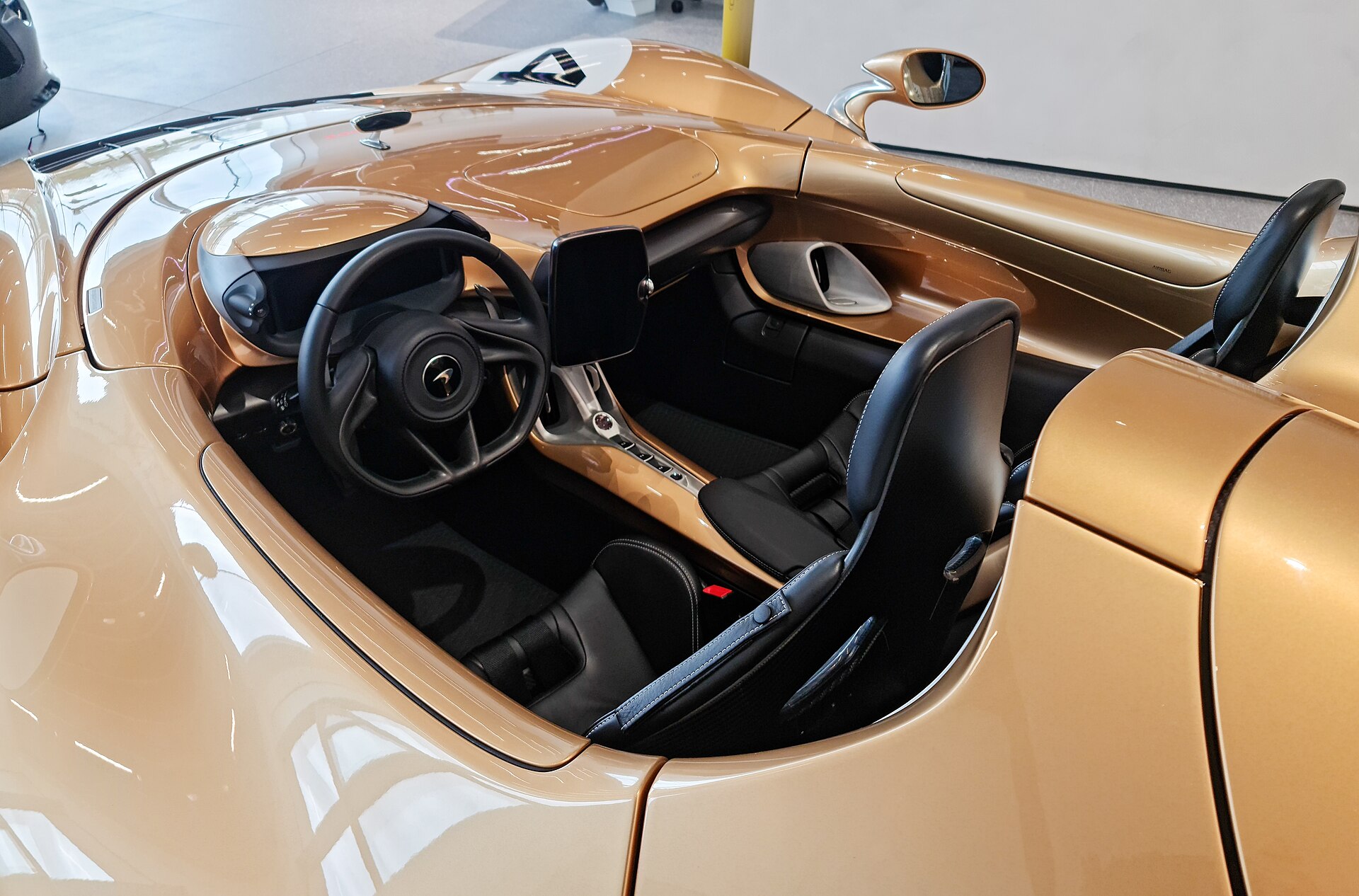 McLaren Elva interior and cockpit
