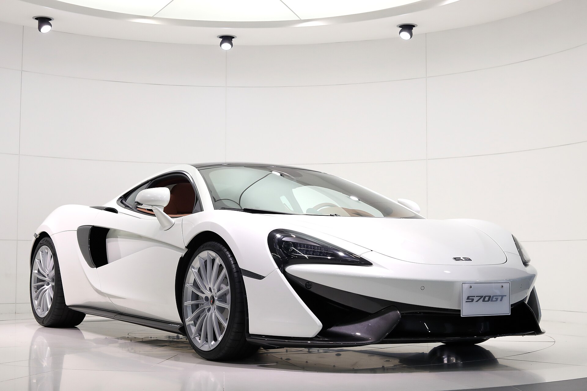 McLaren 570GT coupe
