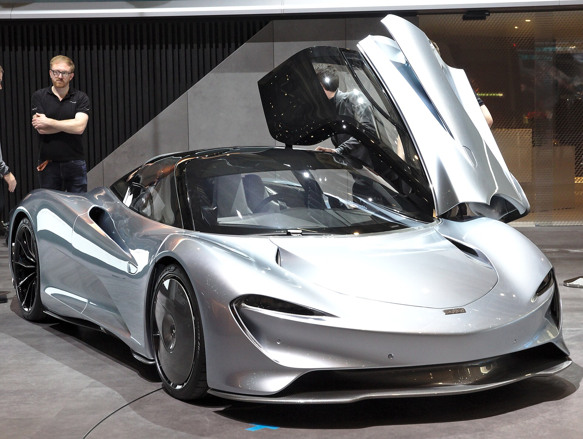 McLaren Speedtail — the Three-Seat Hybrid Hypercar