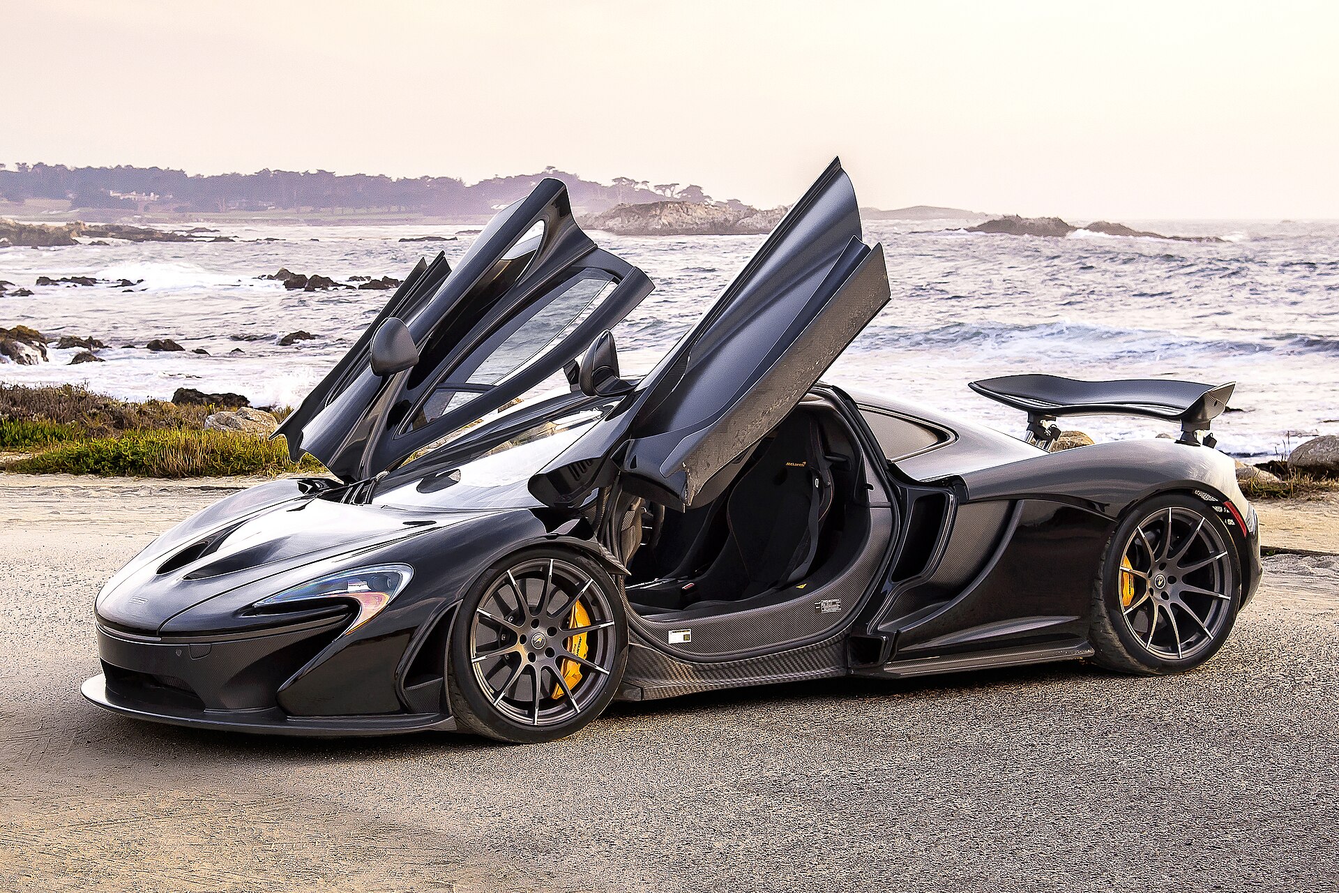McLaren P1 hybrid hypercar