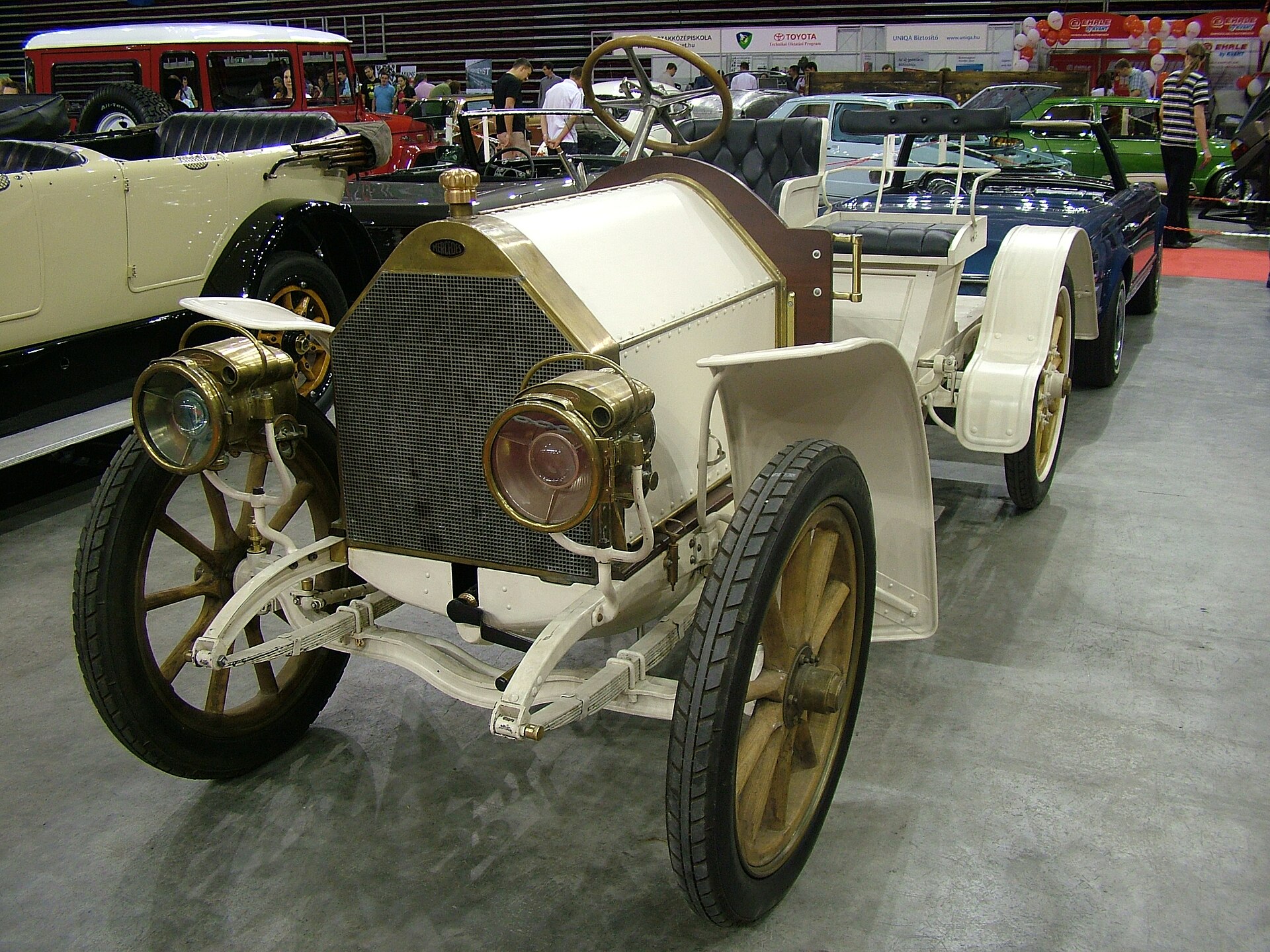 Mercedes-Simplex of 1902, front three-quarter view
