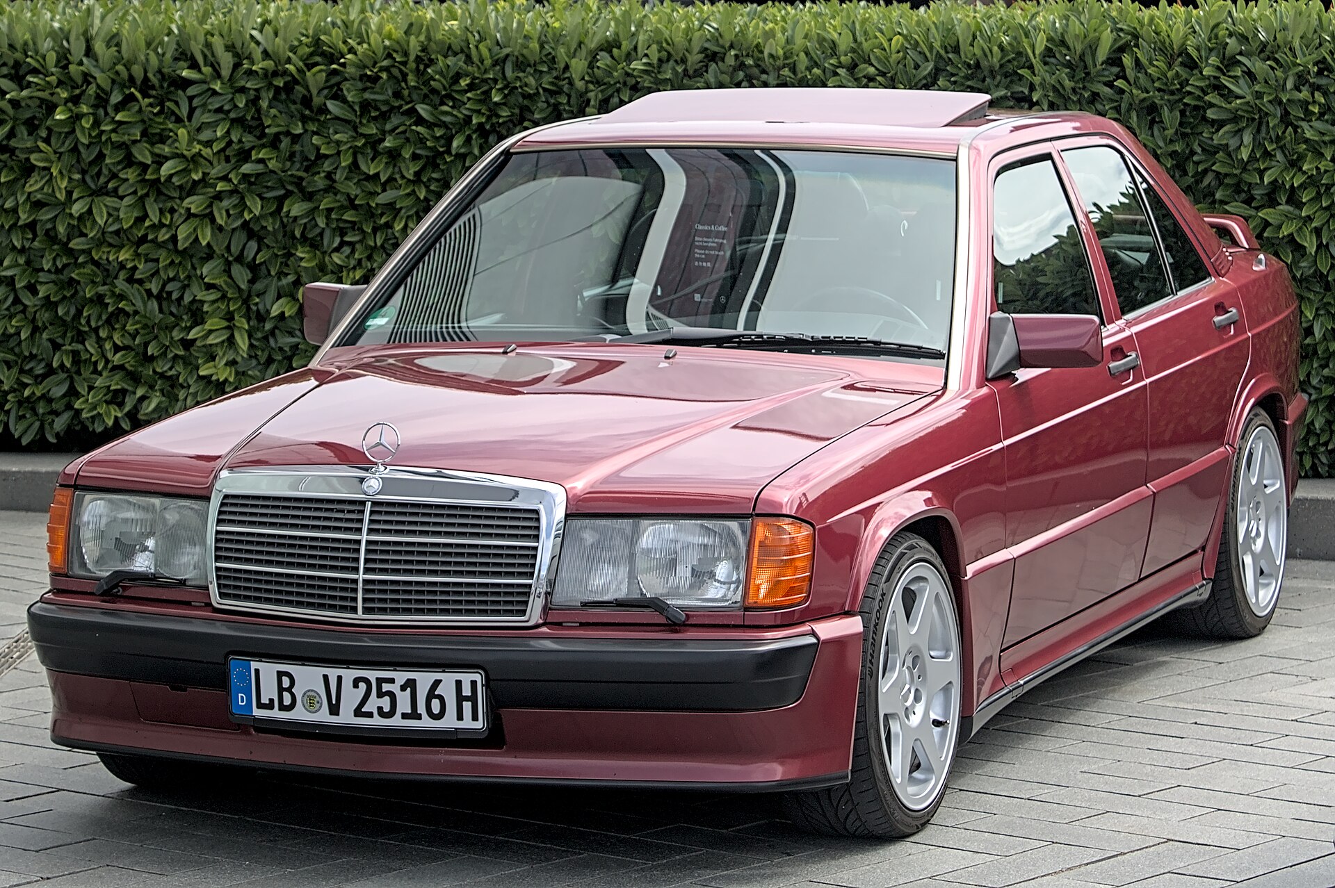Mercedes-Benz 190 E 2.5-16 saloon, exterior view