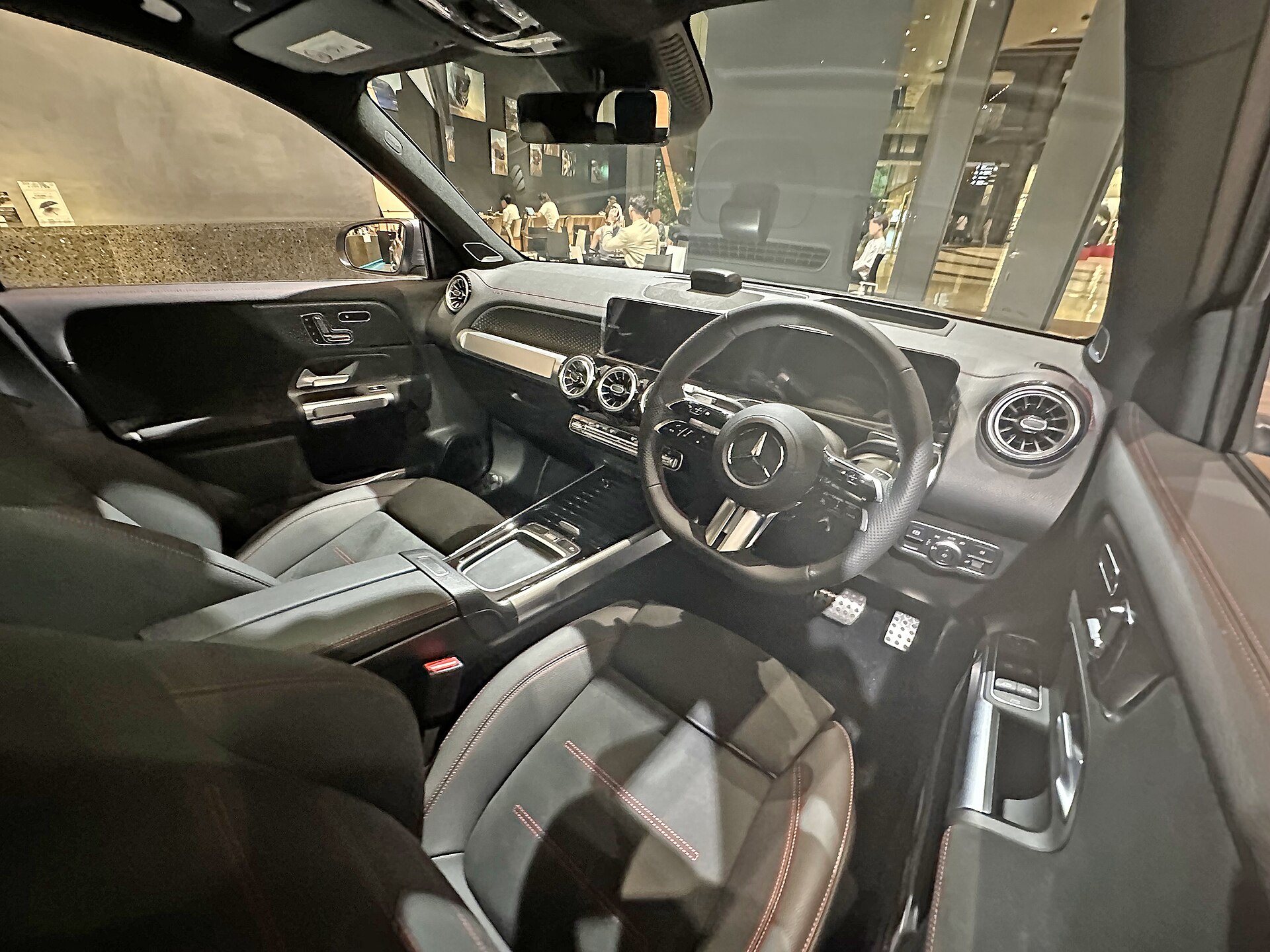 Mercedes-Benz EQB 250+ cabin and steering wheel
