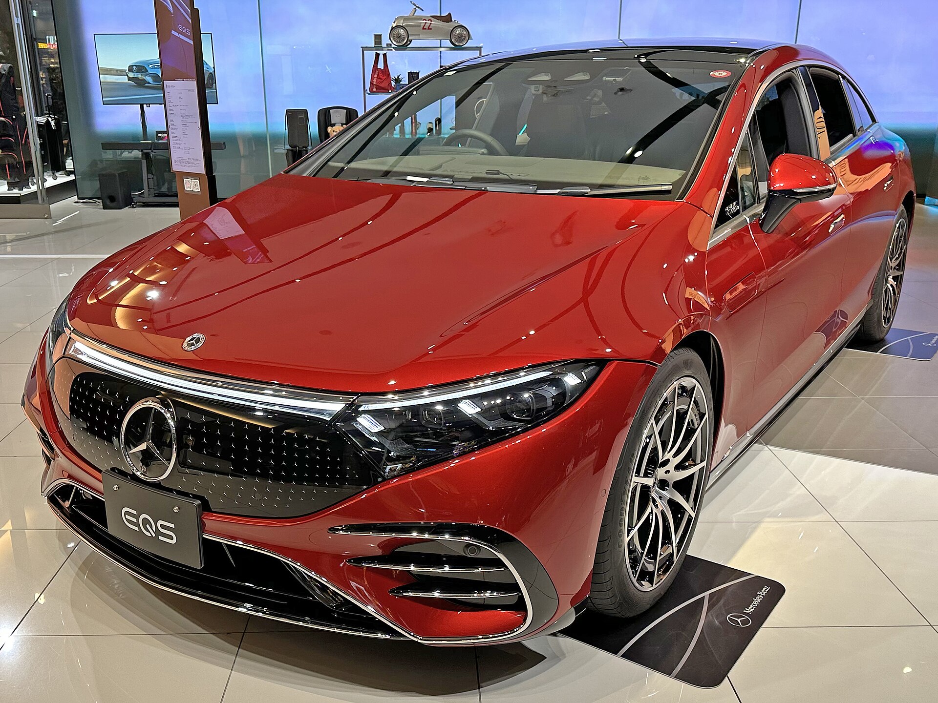 Mercedes-Benz EQS 450+, front view with the black panel grille