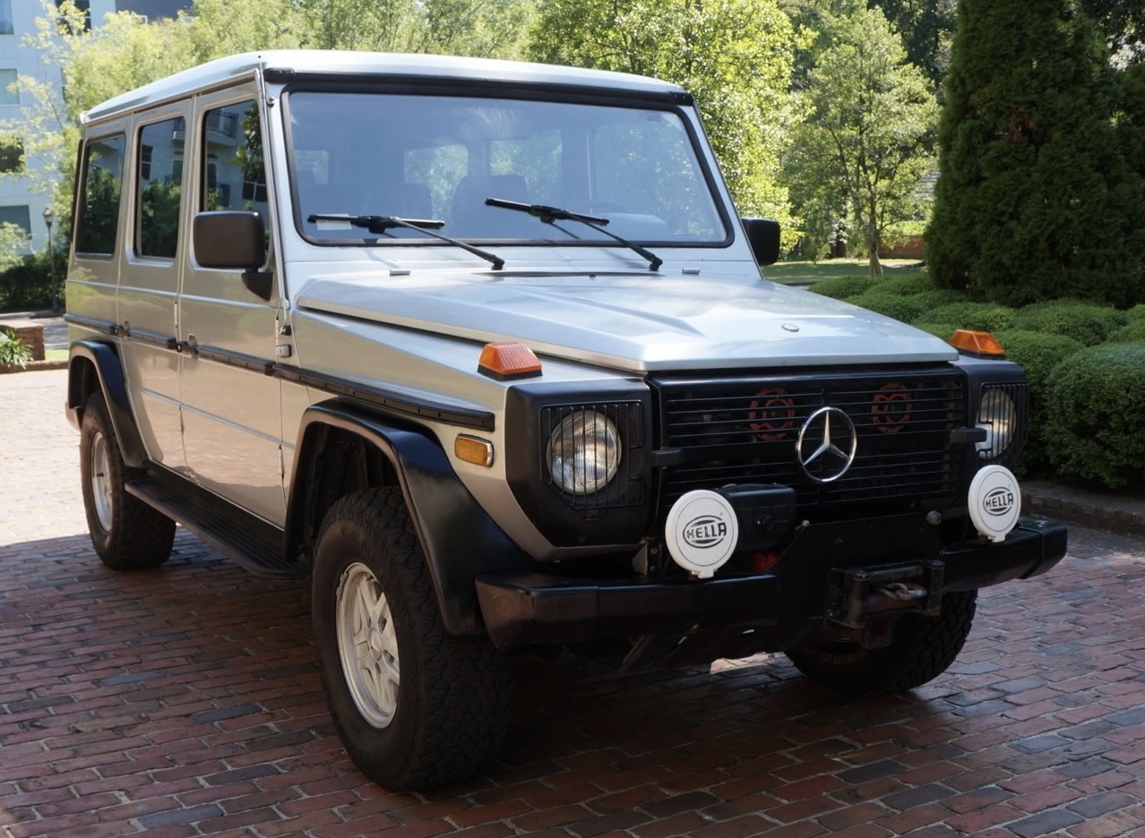 Mercedes-Benz 280 GE W460, side and front view