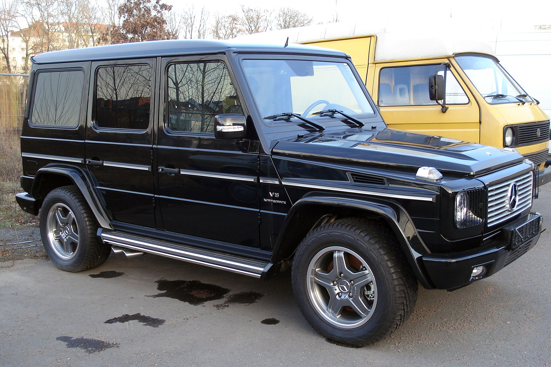 Black Mercedes-Benz G 55 AMG, front three-quarter view