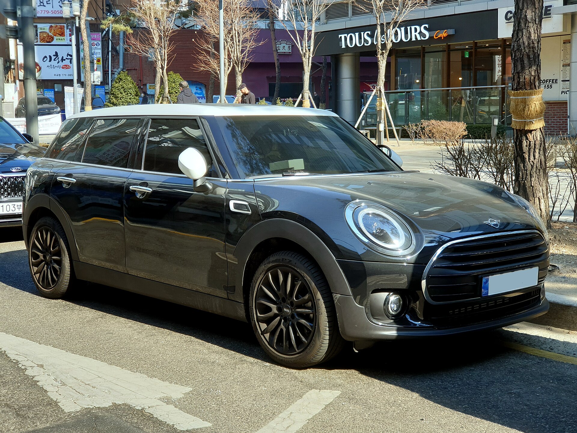 Black Mini Clubman Cooper F54 facelift, exterior view