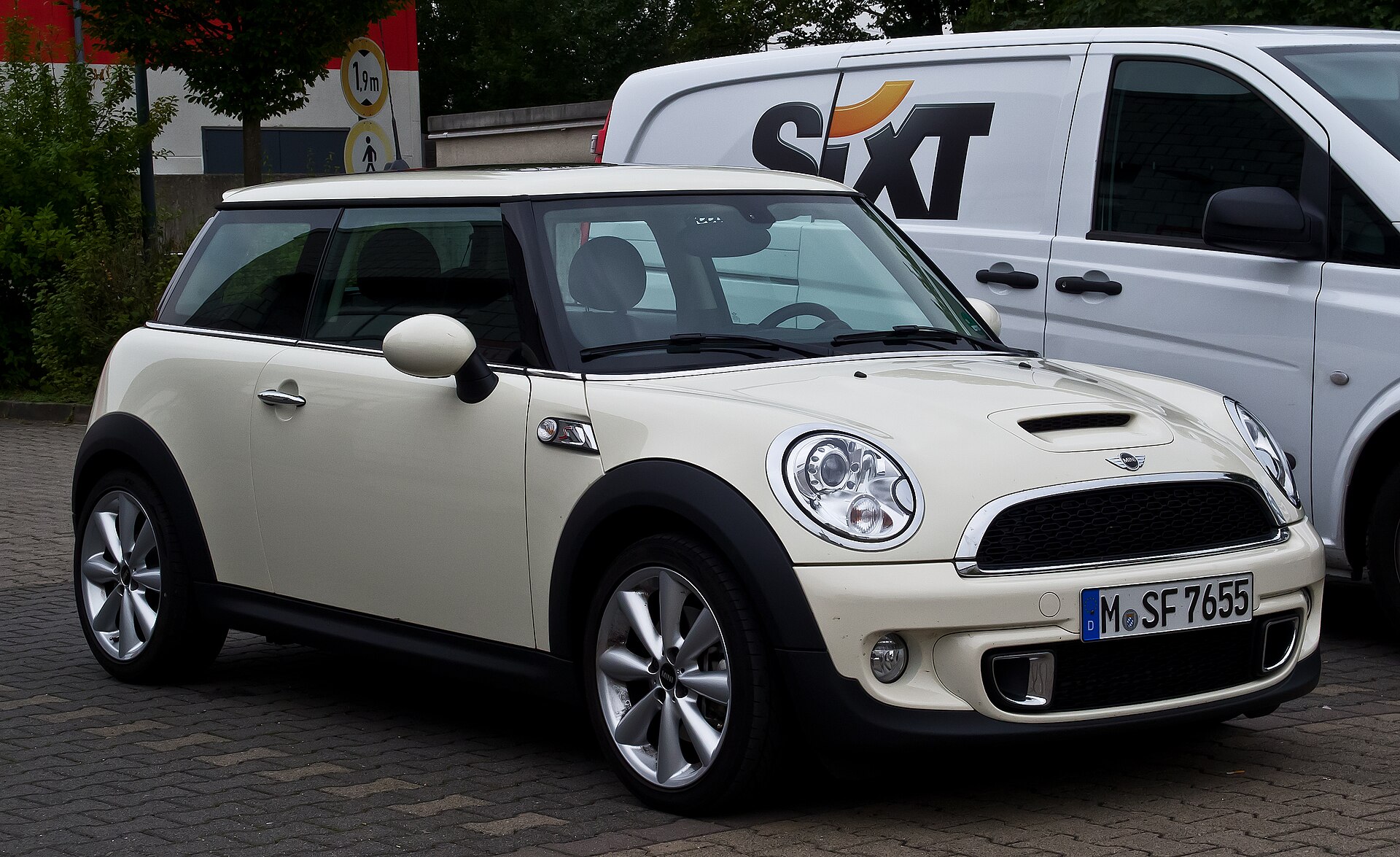 Mini Cooper S R56 facelift, front view