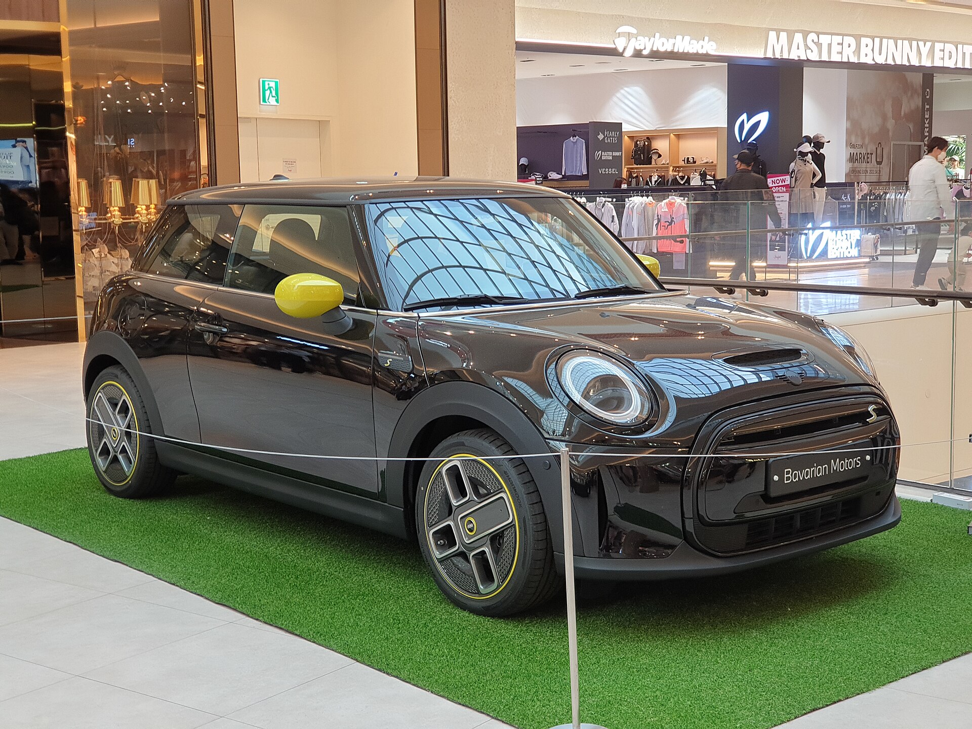 Black Mini Cooper SE electric three-door hatch, exterior view