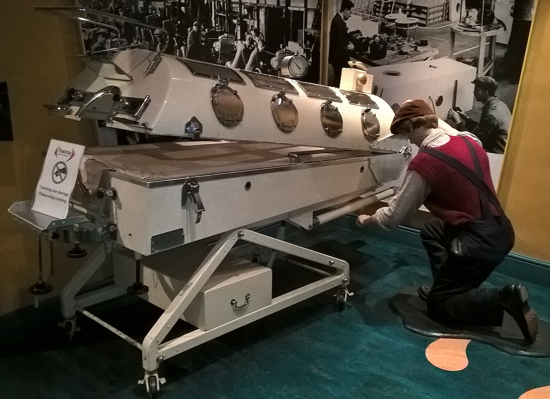 Morris-built iron lung in a museum