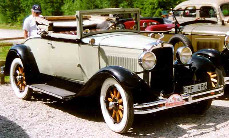 1929 Nash convertible coupé with the top down