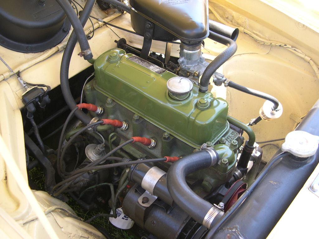 Engine bay of a Nash Metropolitan with the Austin 1500 engine