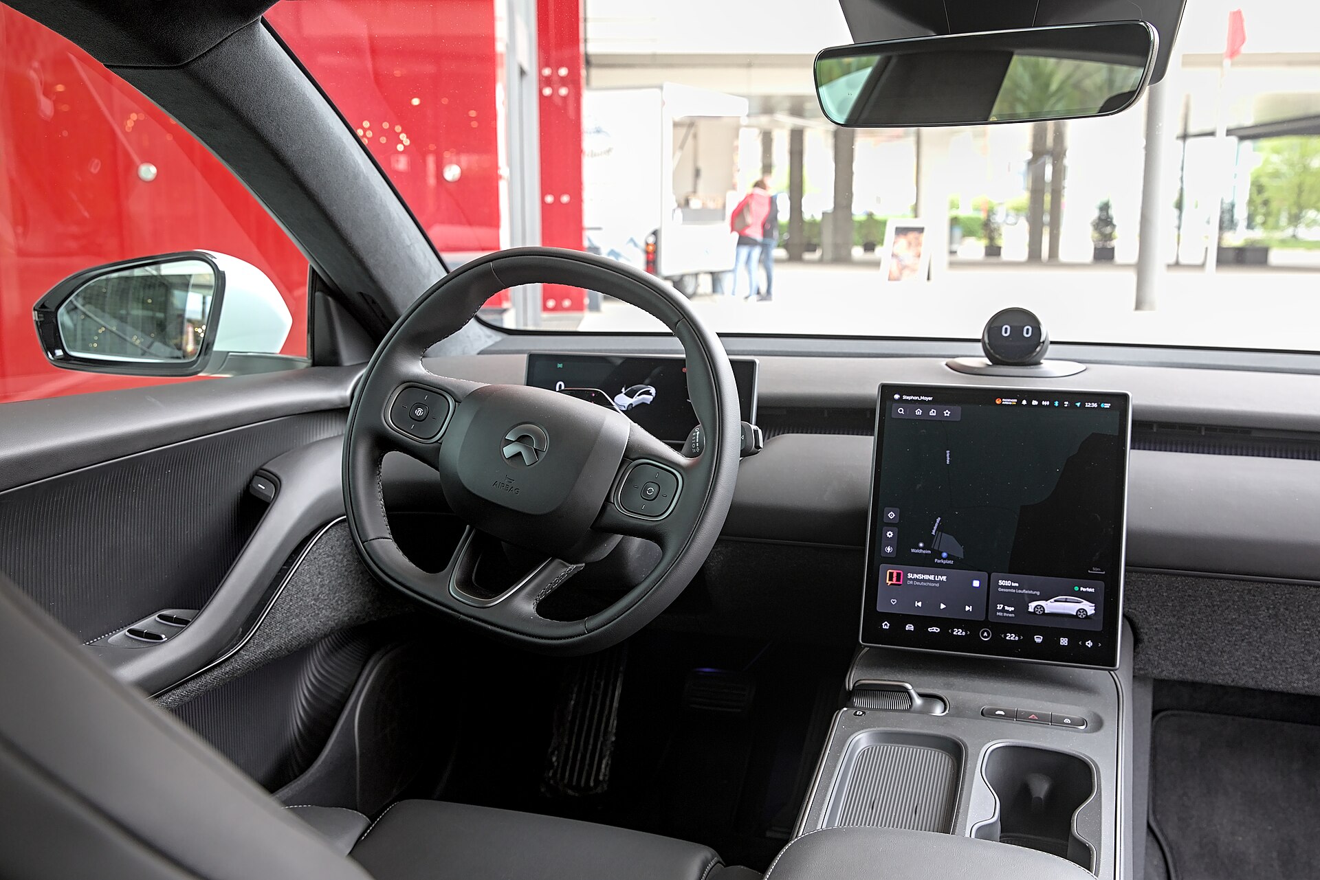 Nio ET5 saloon, side view