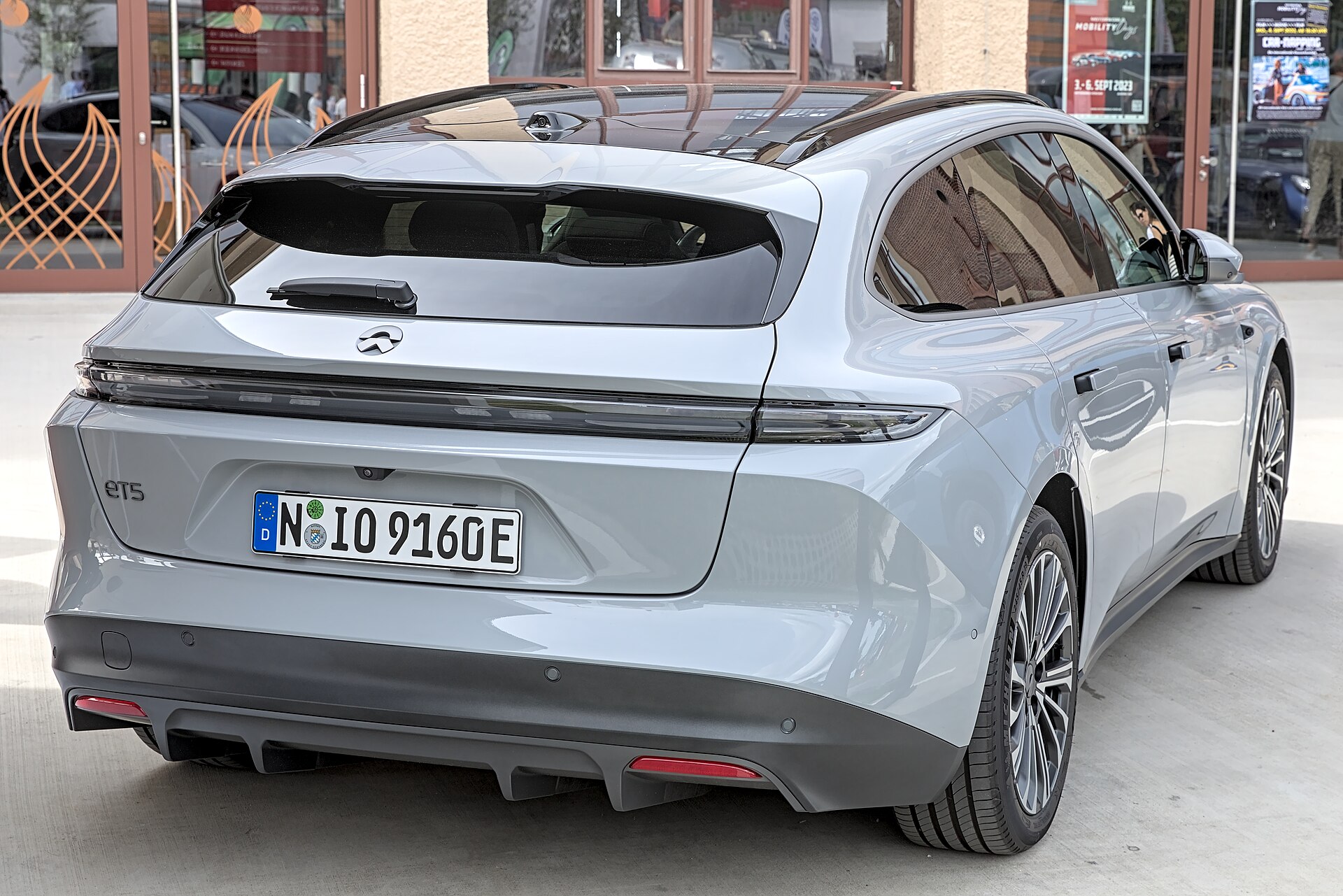 Nio ET5 Touring, rear three-quarter view