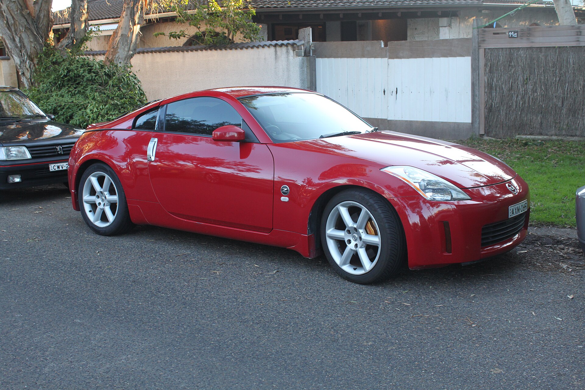 Rear view of a Nissan 350Z coupé