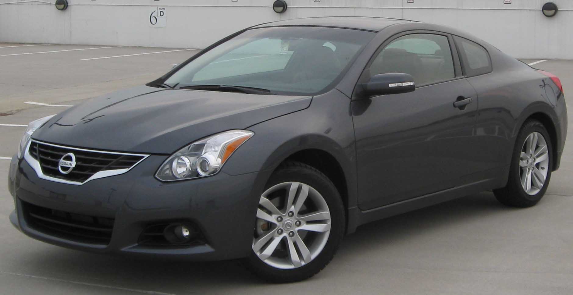 Nissan Altima coupe, front three-quarter view