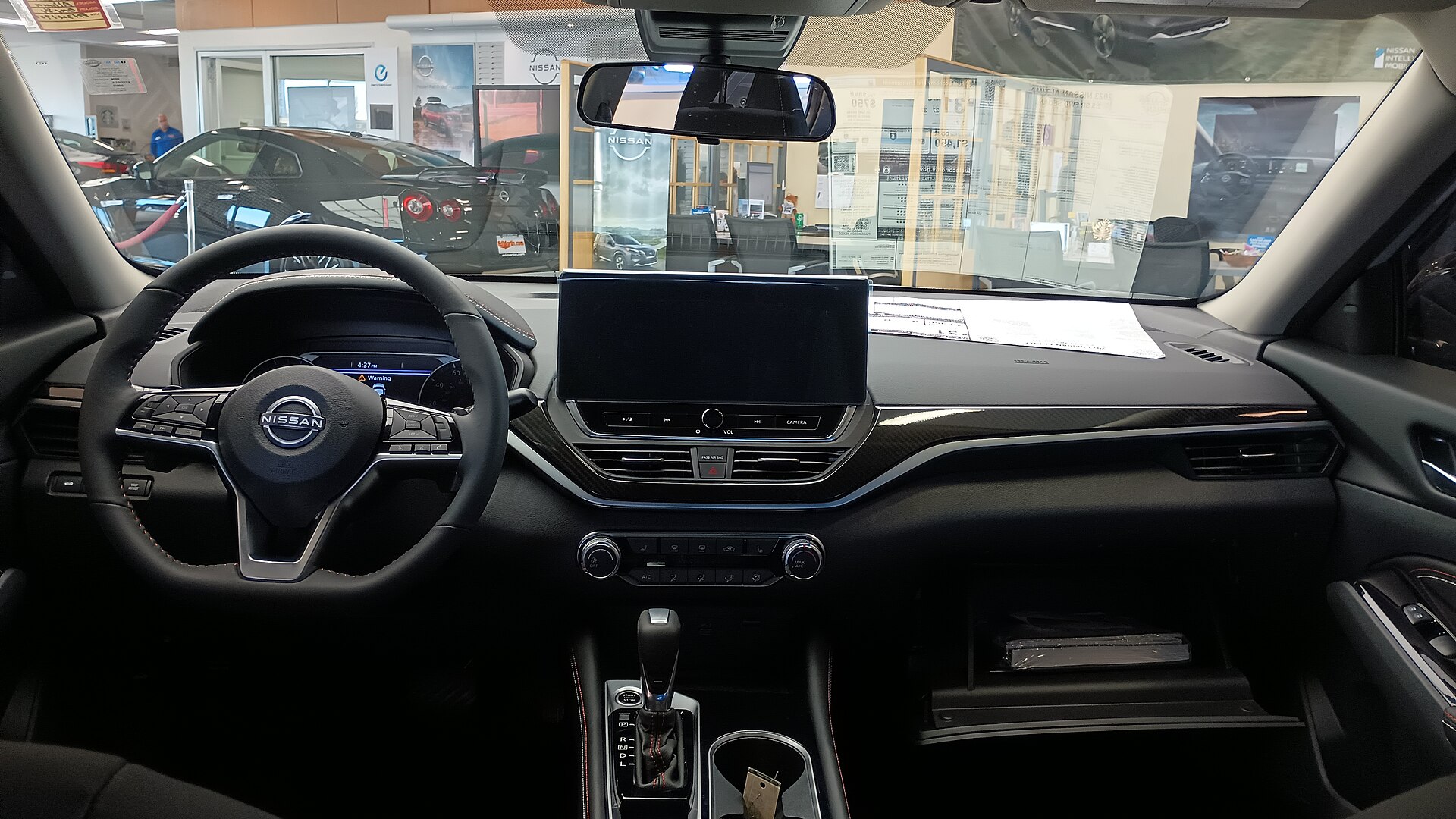 Dashboard and touchscreen of the Nissan Altima L34
