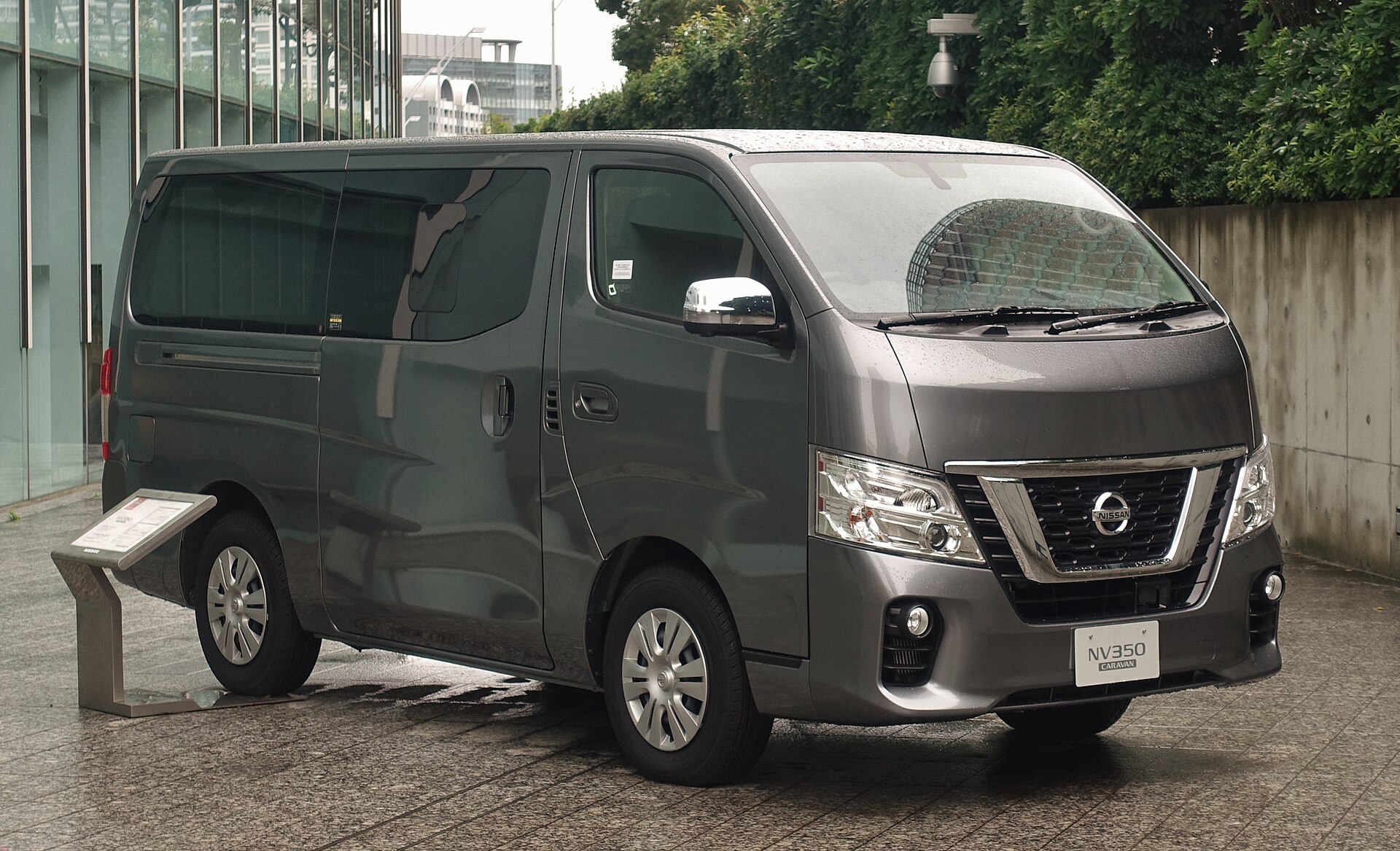 Nissan NV350 Caravan Premium GX, front three-quarter view
