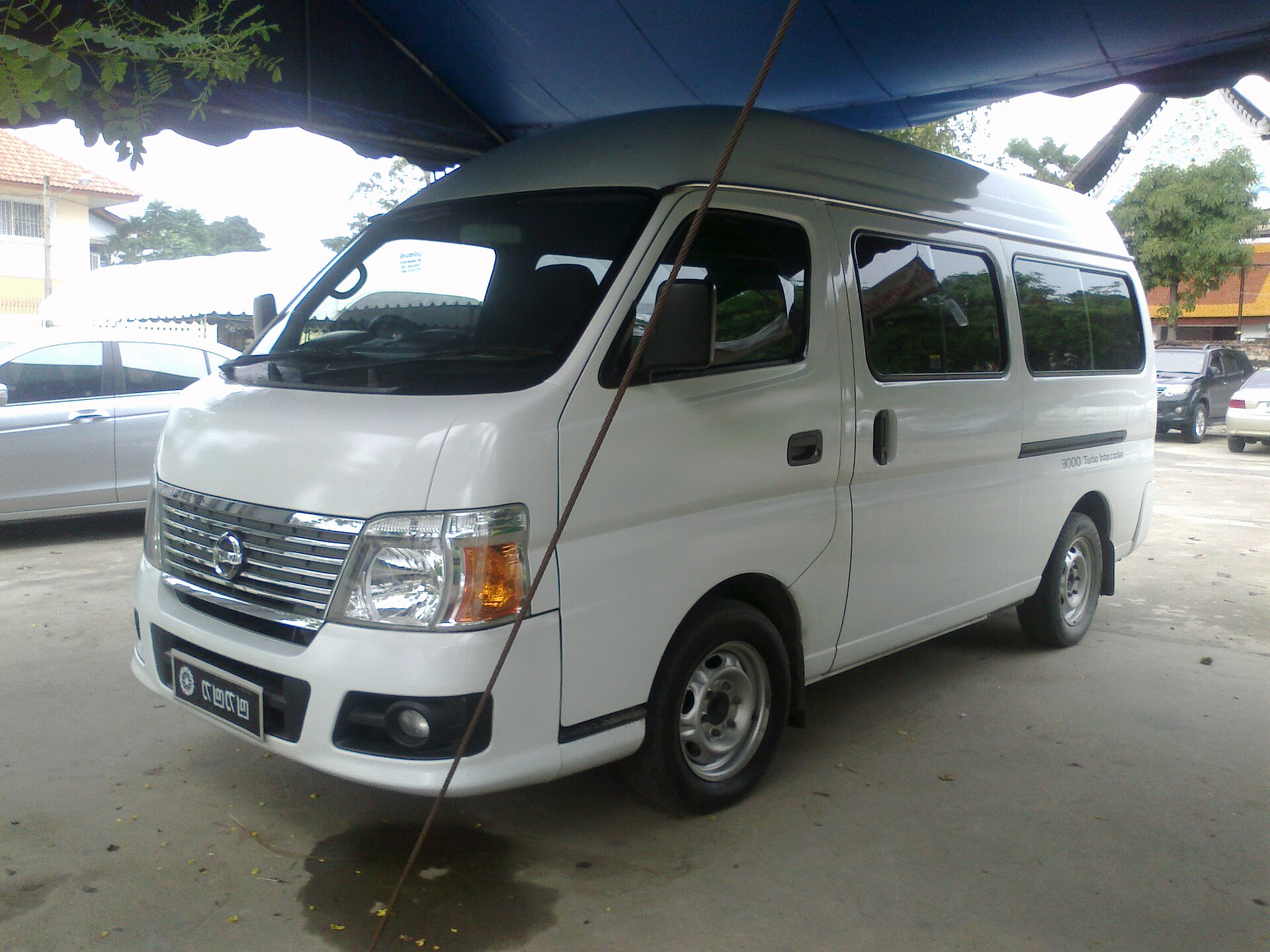 Nissan Urvan E25 Thai version, front three-quarter view