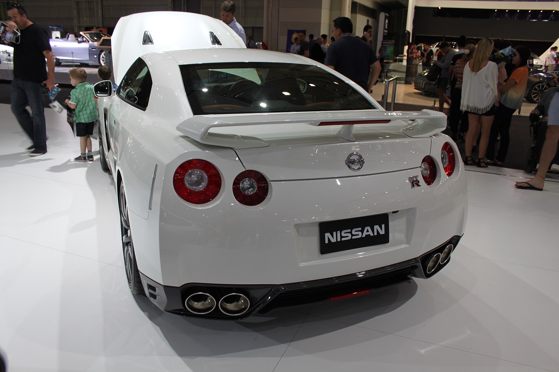 Nissan GT-R R35 coupé, side view