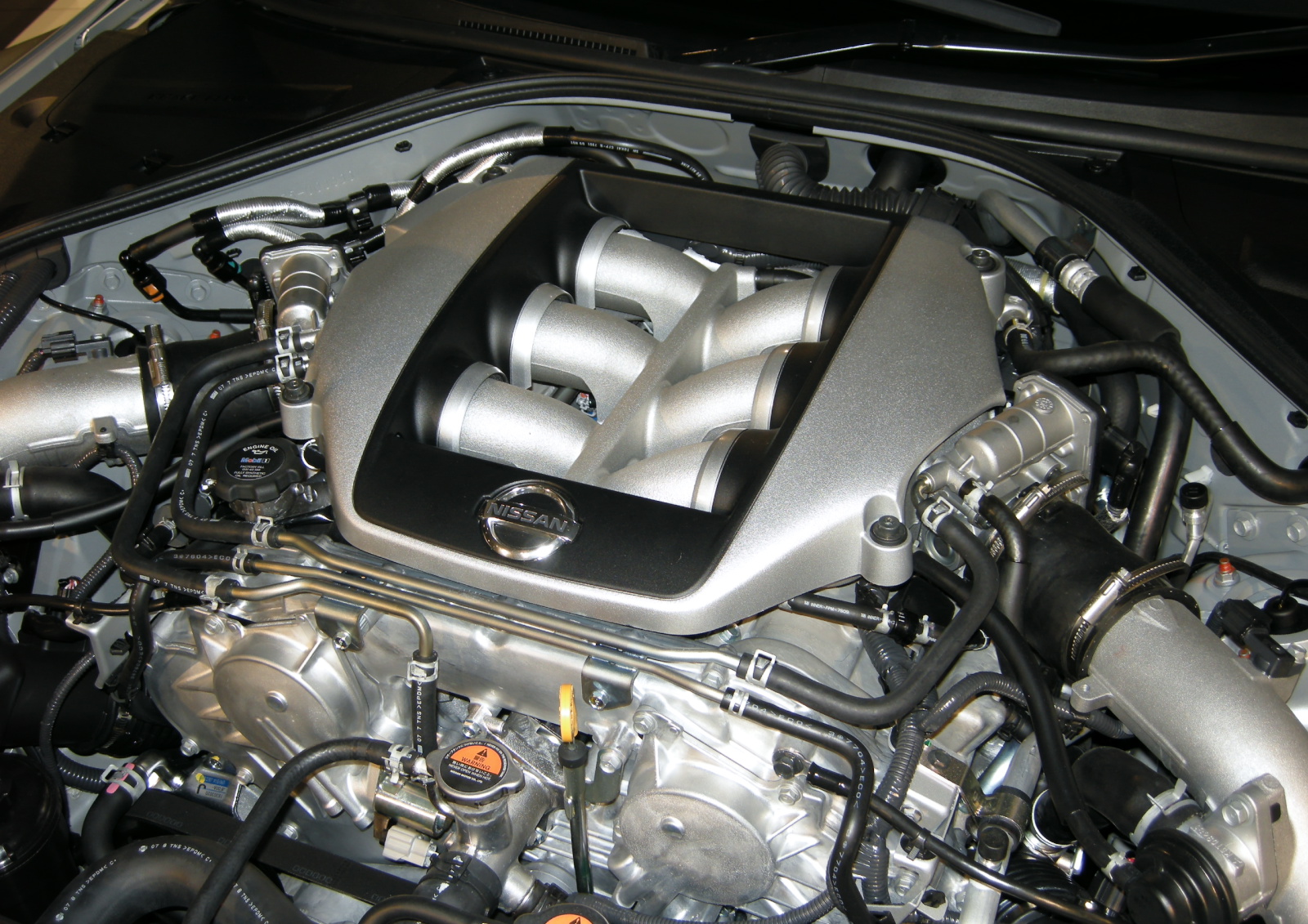 Nissan VR38DETT V6 engine with twin turbochargers