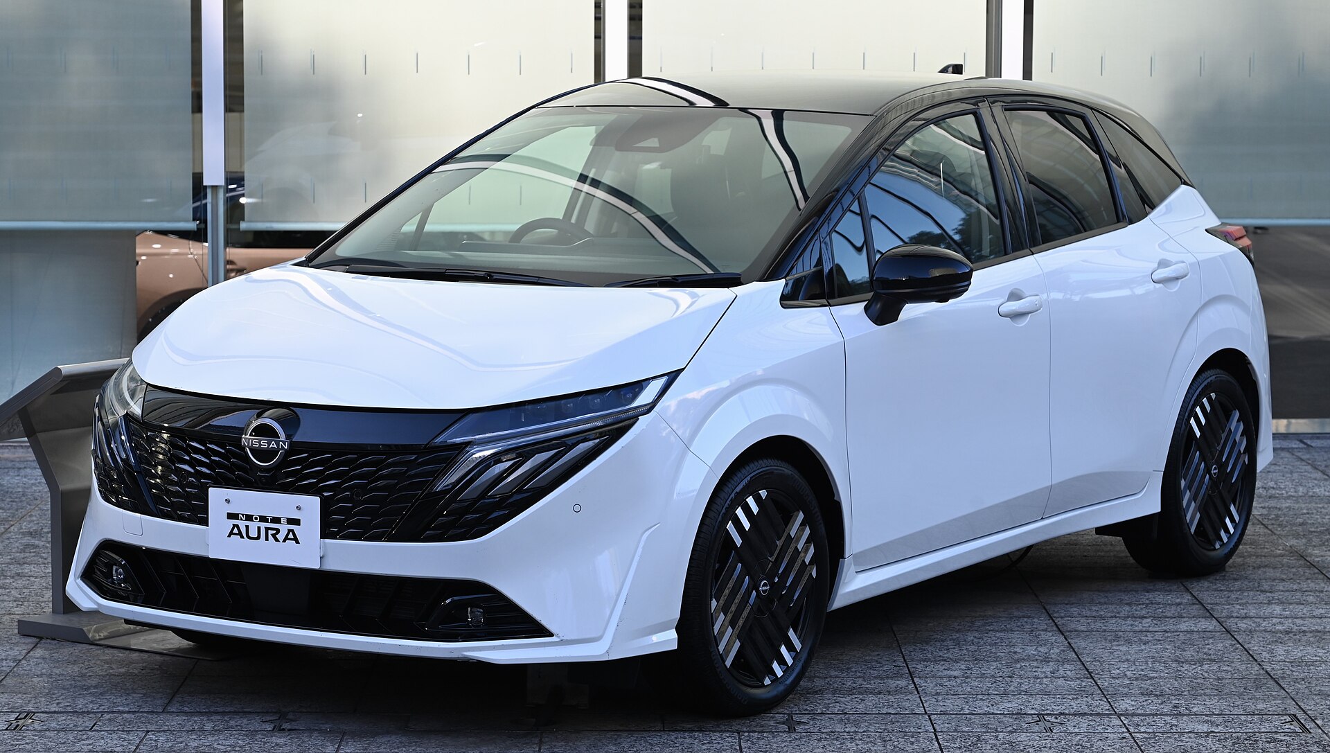 Nissan Note Aura, front three-quarter view