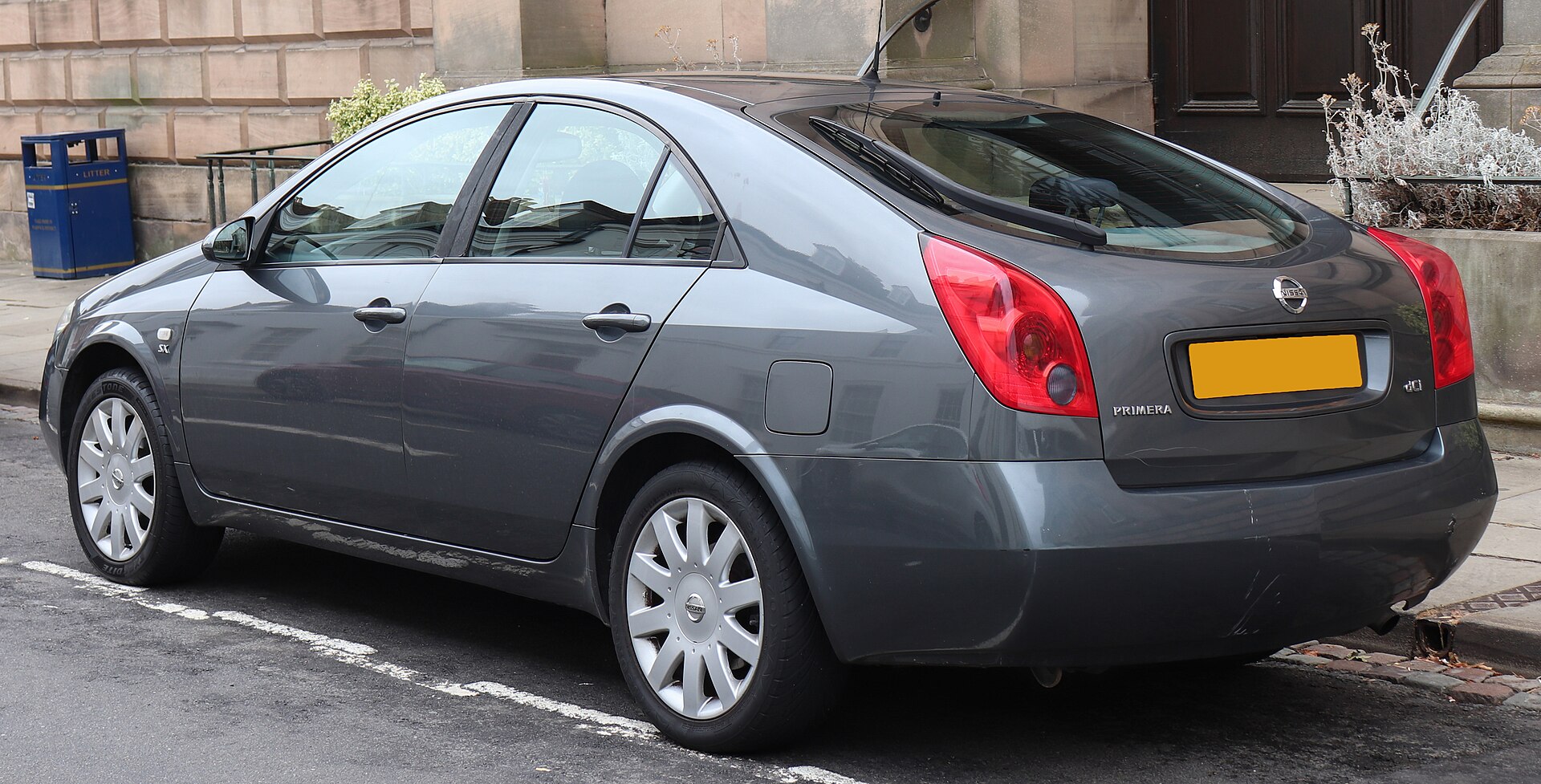 Nissan Primera P12 2.2 dCi, rear three-quarter view