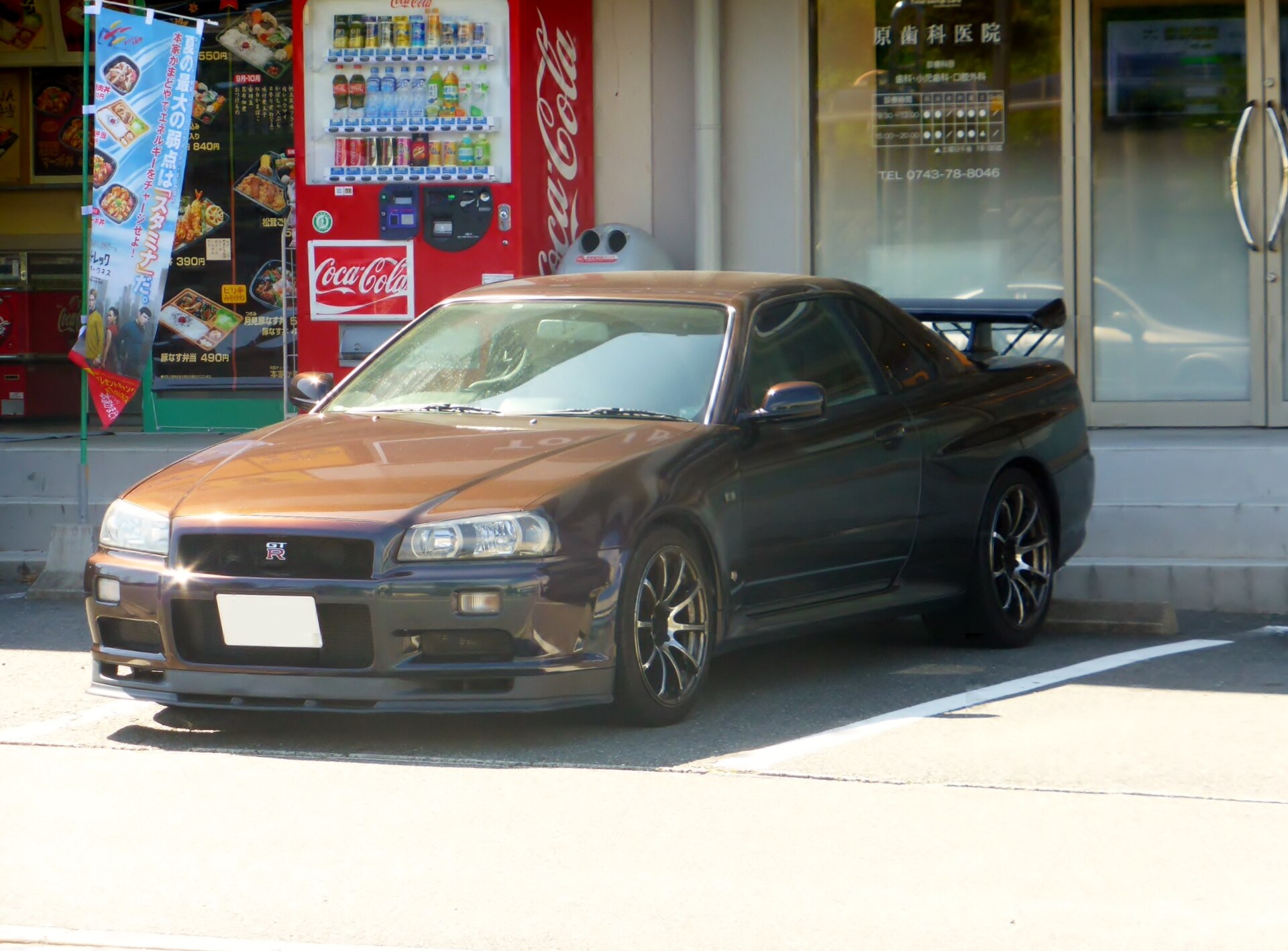 Nissan Skyline GT-R V-spec BNR34, front view